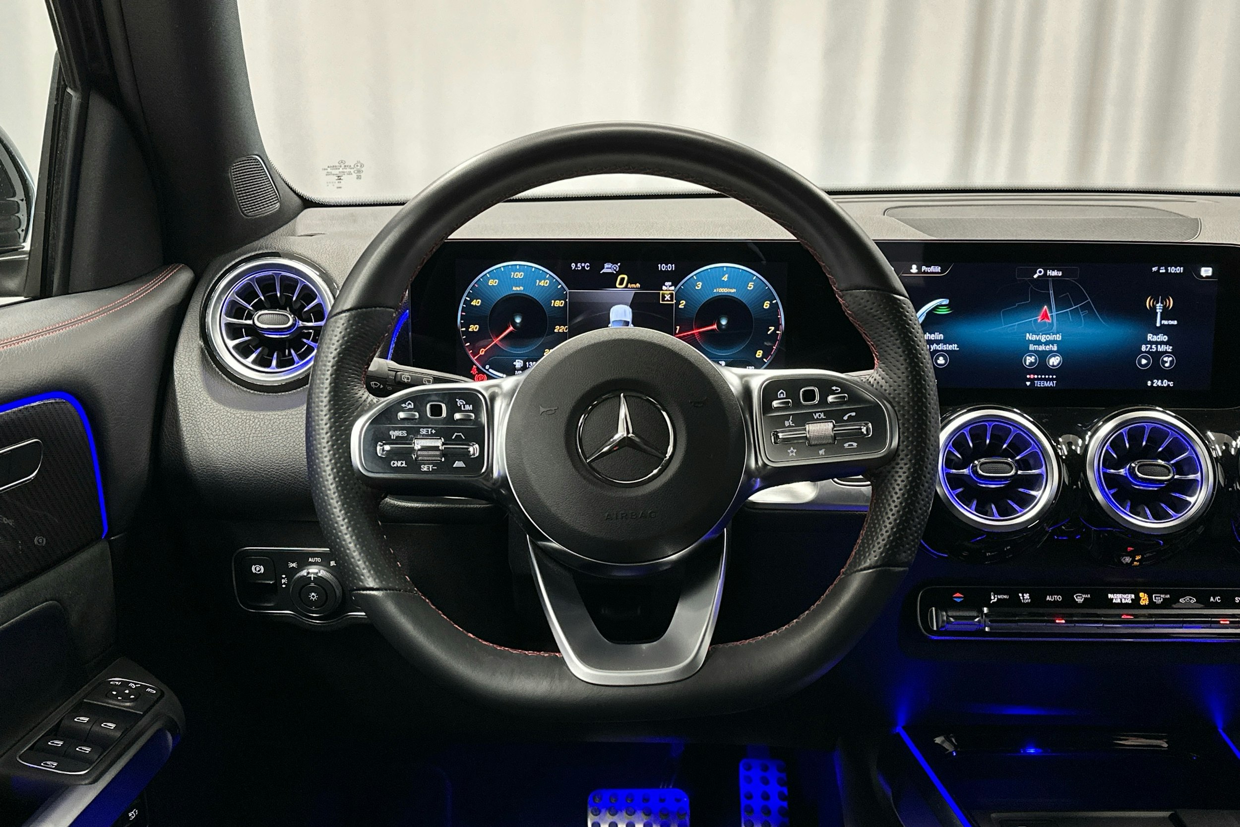 musta Mercedes-Benz GLB 2023 kuva 11.