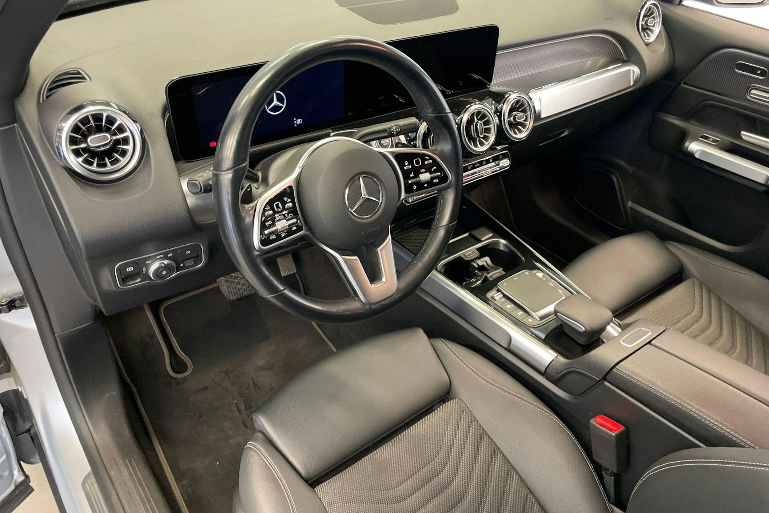 harmaa Mercedes-Benz GLB 2023 kuva 7.