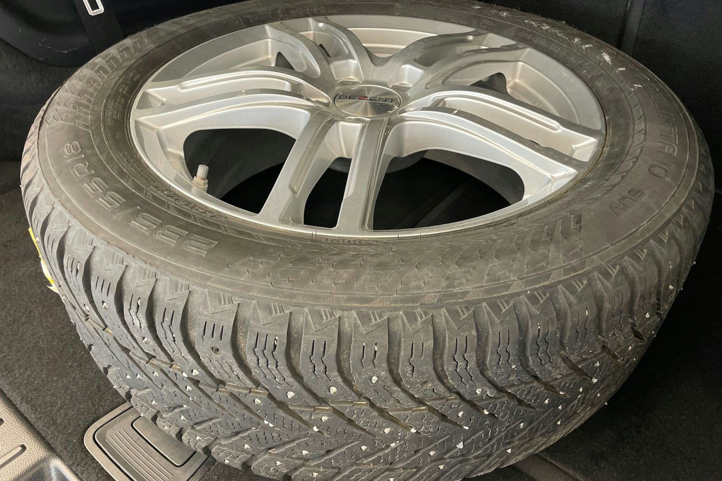 harmaa Mercedes-Benz GLB 2023 kuva 14.