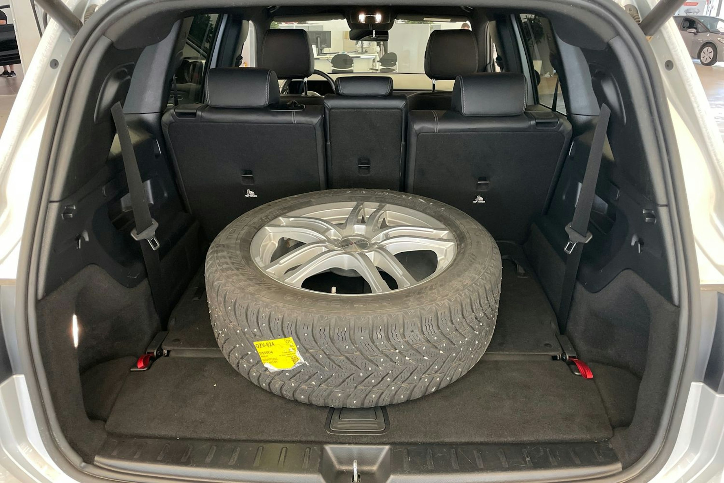 harmaa Mercedes-Benz GLB 2023 kuva 15.