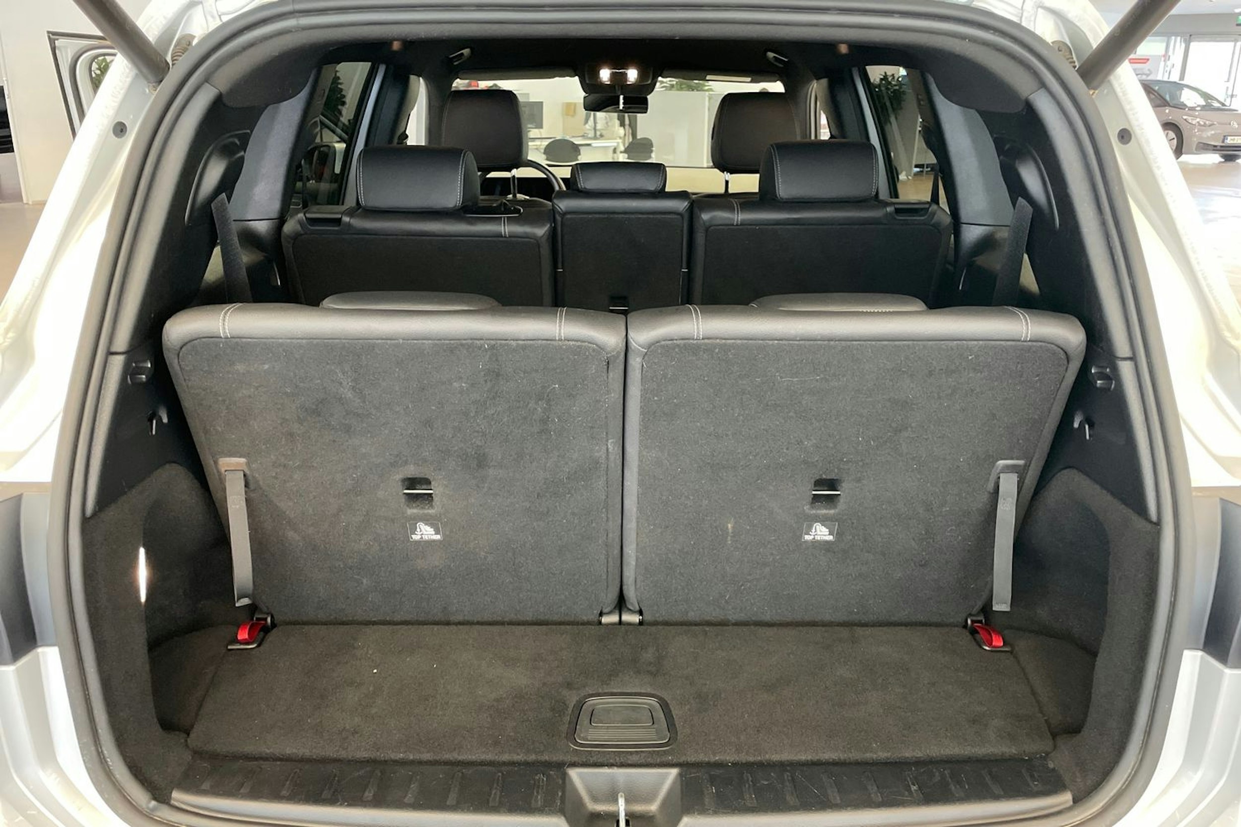 harmaa Mercedes-Benz GLB 2023 kuva 16.