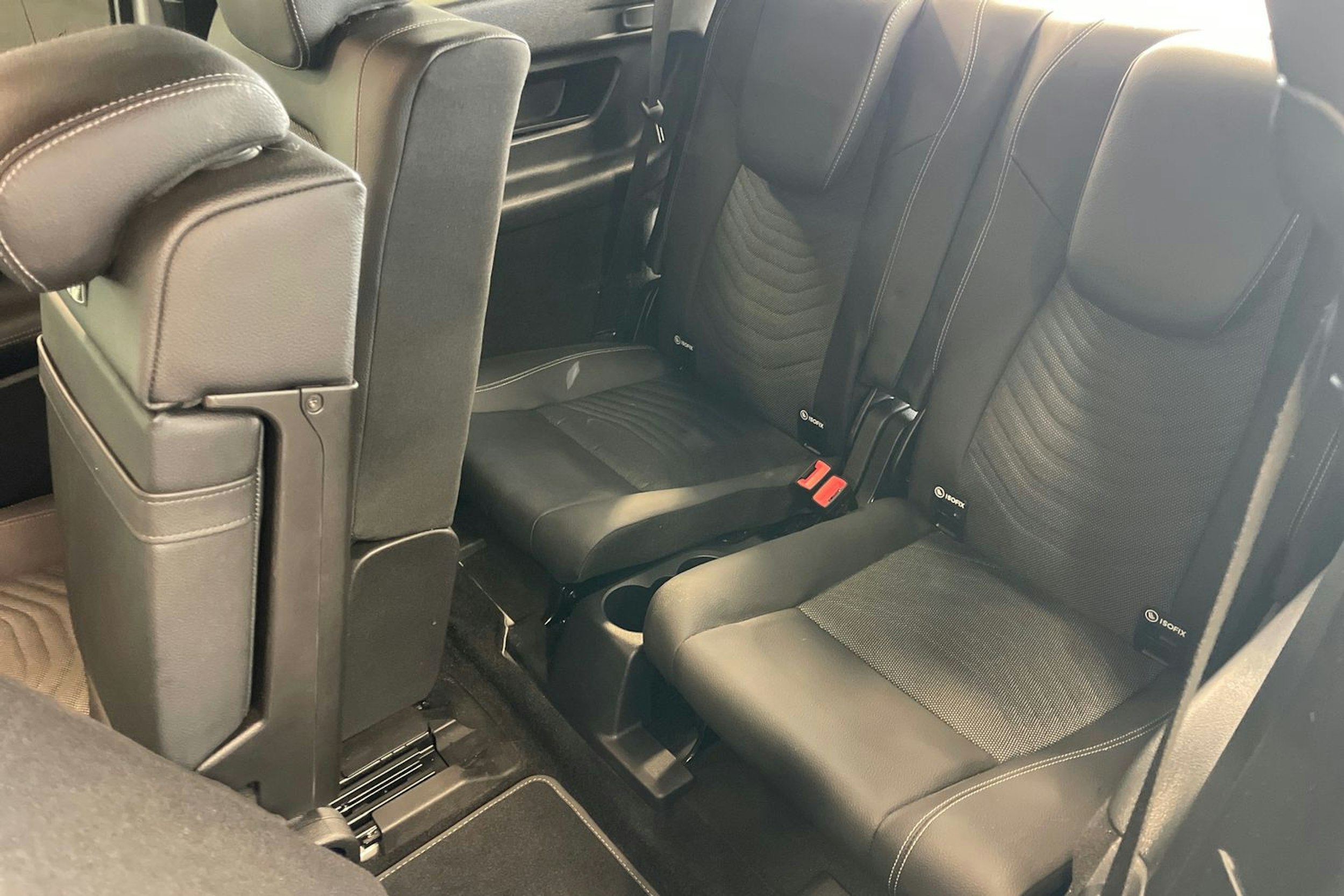 harmaa Mercedes-Benz GLB 2023 kuva 17.