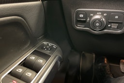 harmaa Mercedes-Benz GLB 2023 kuva 31.