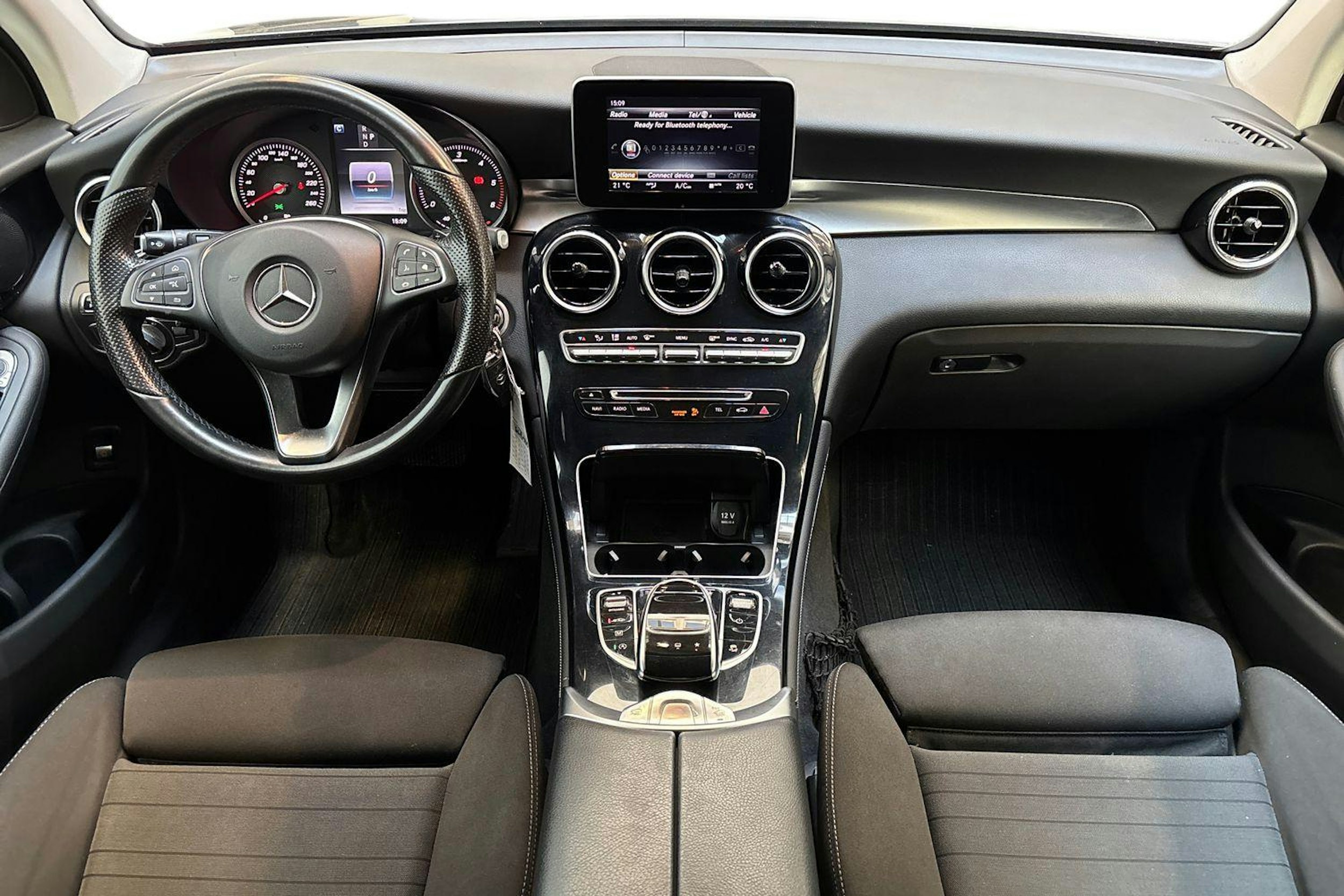 harmaa Mercedes-Benz GLC 2015 kuva 9.