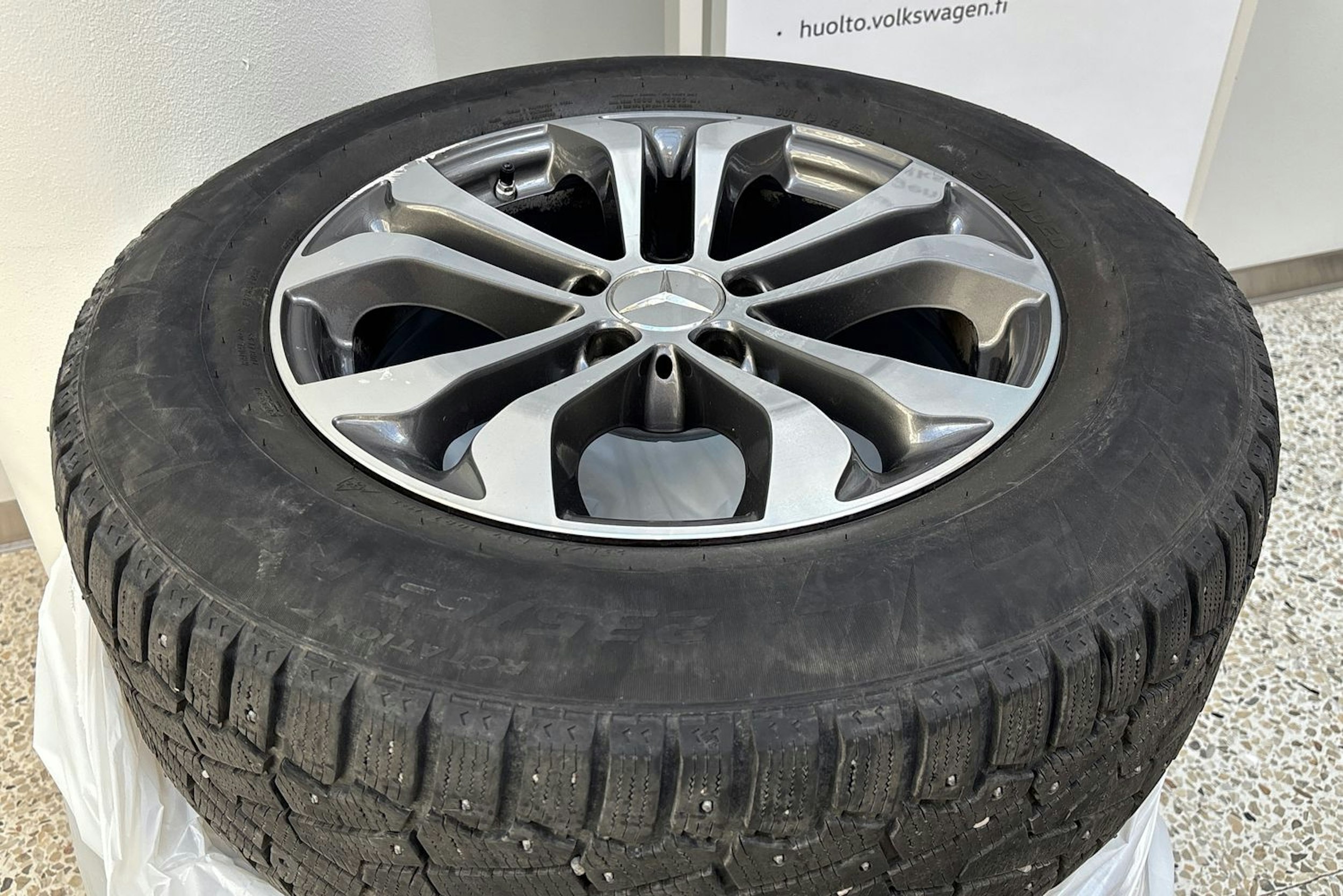 harmaa Mercedes-Benz GLC 2015 kuva 16.