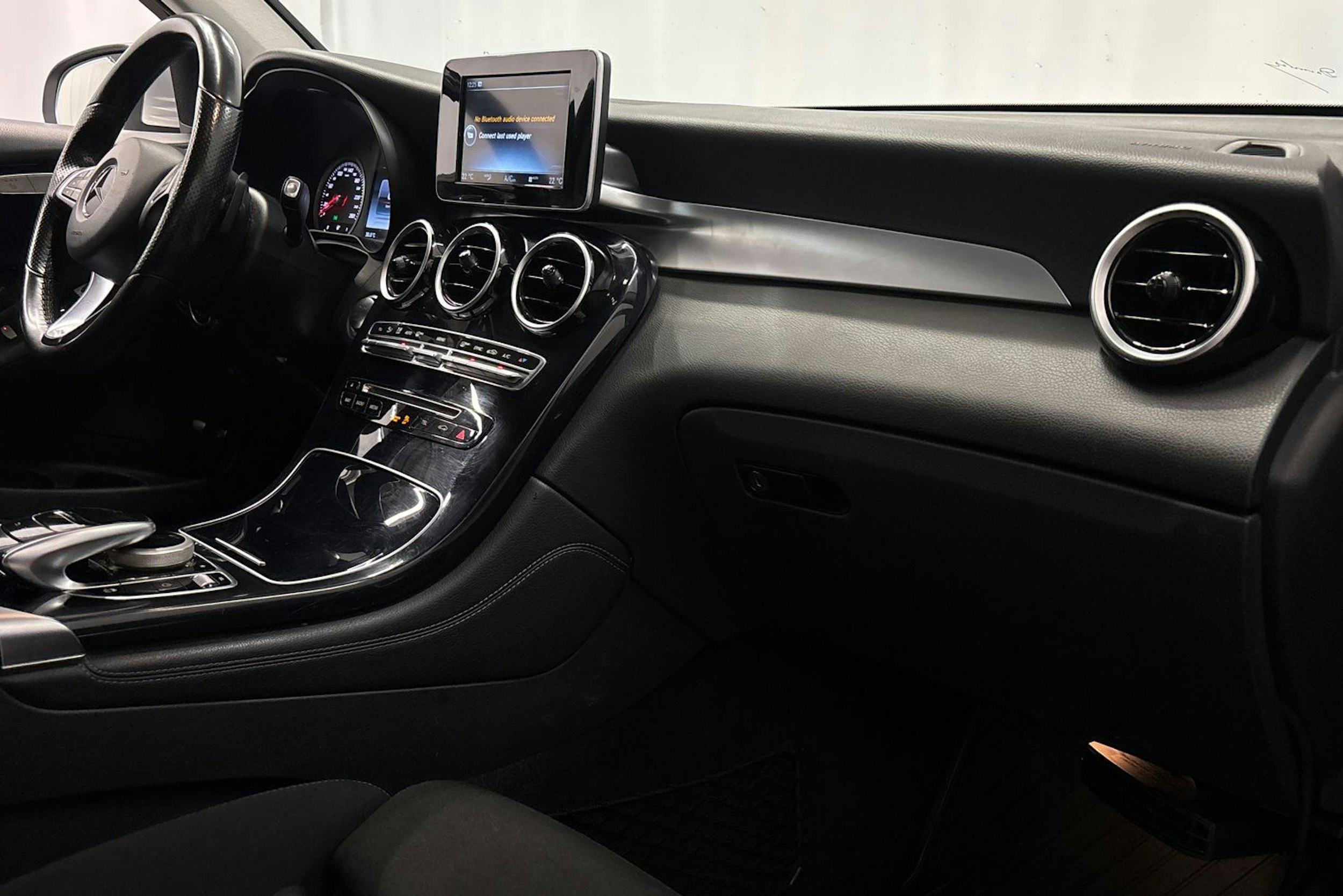harmaa Mercedes-Benz GLC 2015 kuva 14.