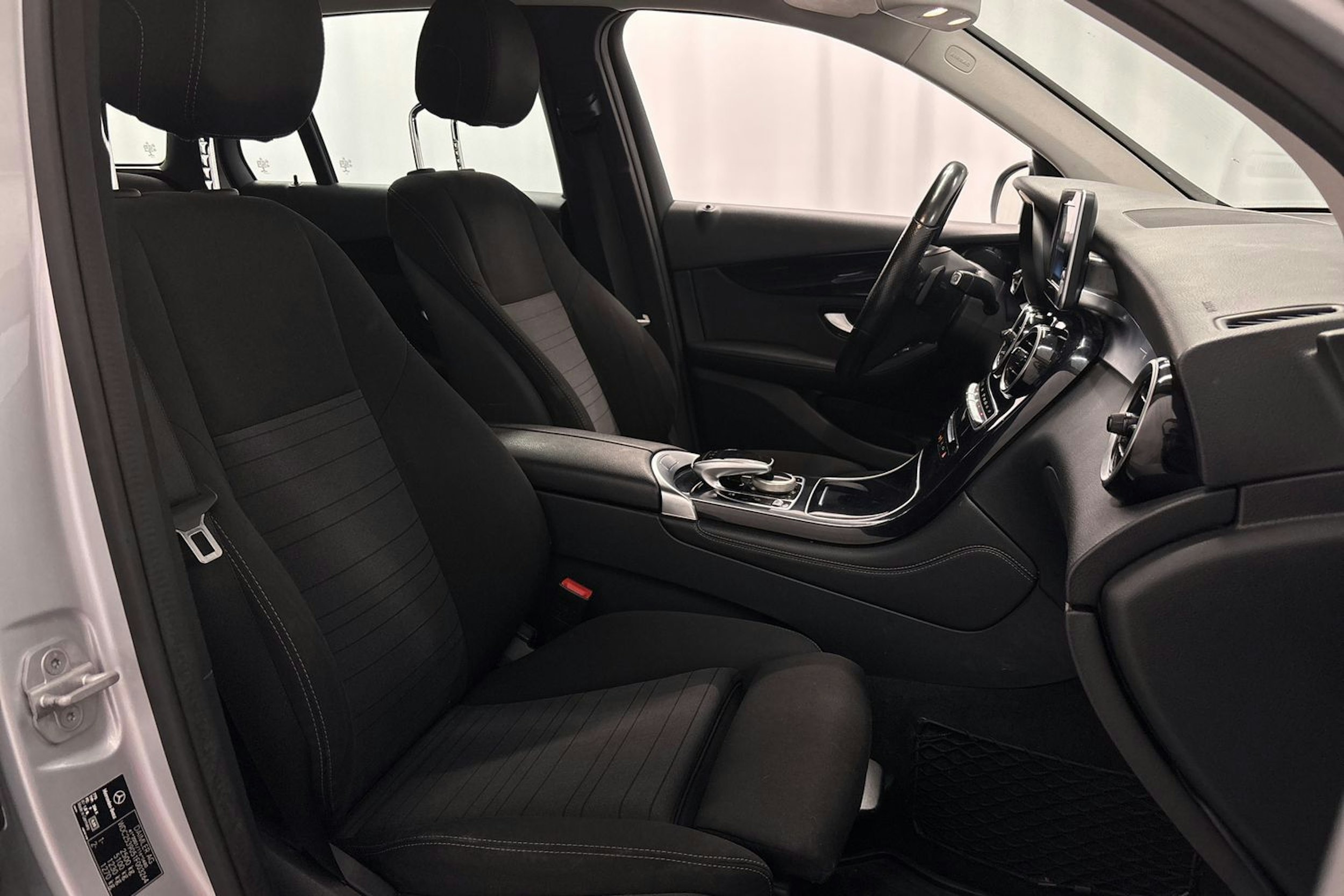 harmaa Mercedes-Benz GLC 2015 kuva 15.