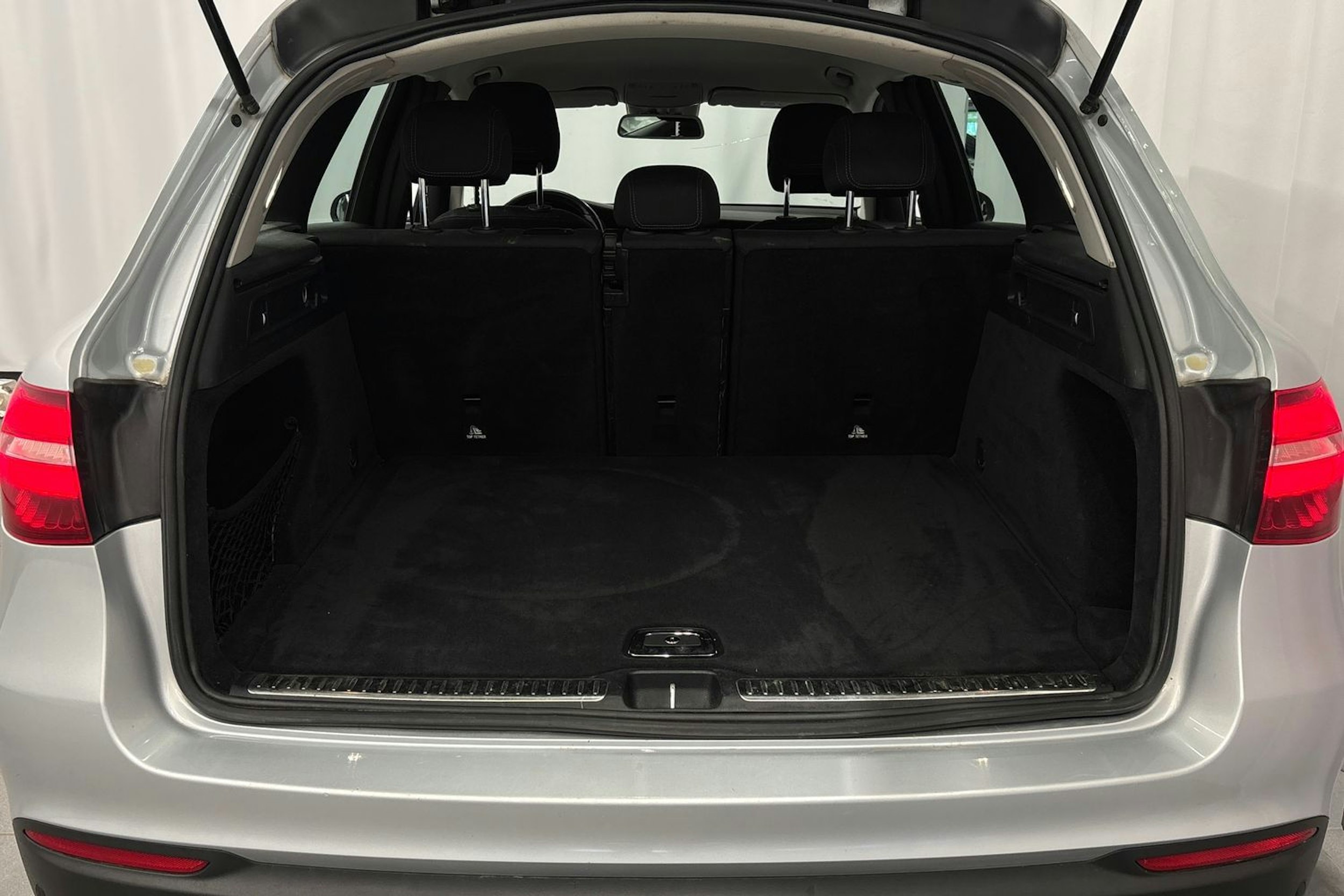 harmaa Mercedes-Benz GLC 2015 kuva 16.