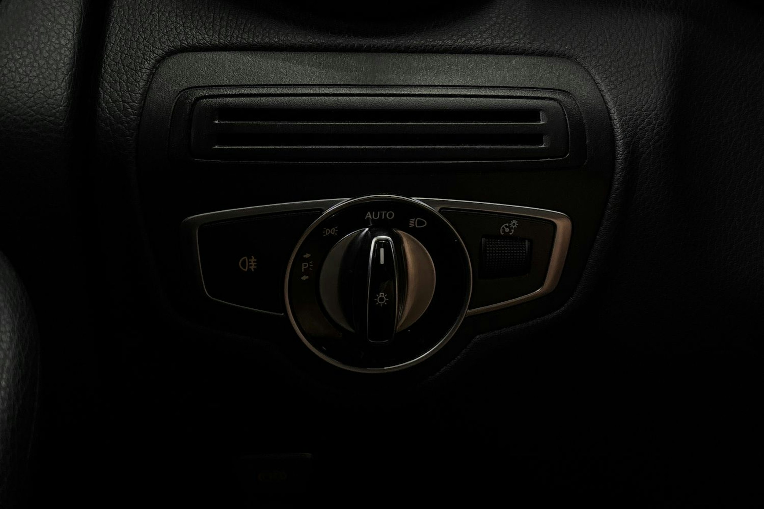harmaa Mercedes-Benz GLC 2015 kuva 22.