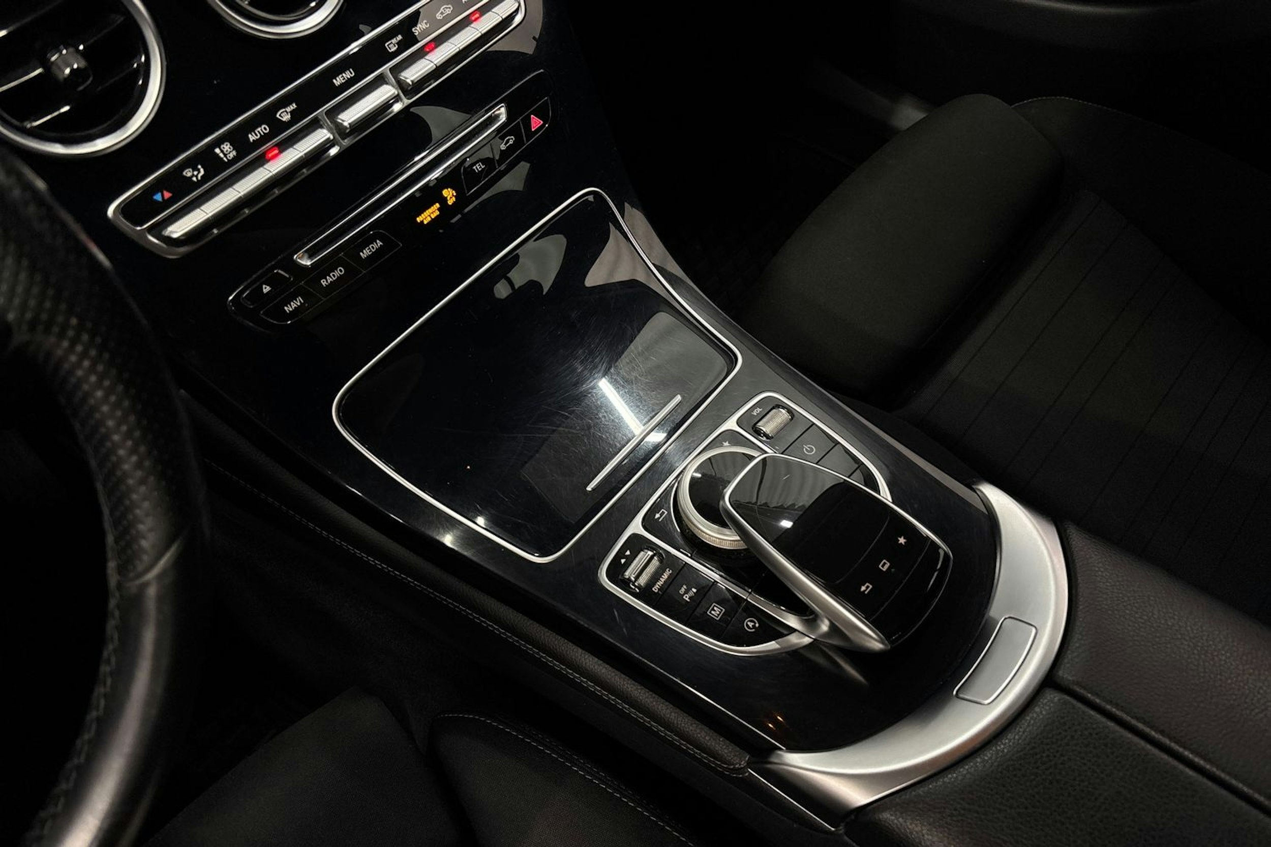 harmaa Mercedes-Benz GLC 2015 kuva 29.