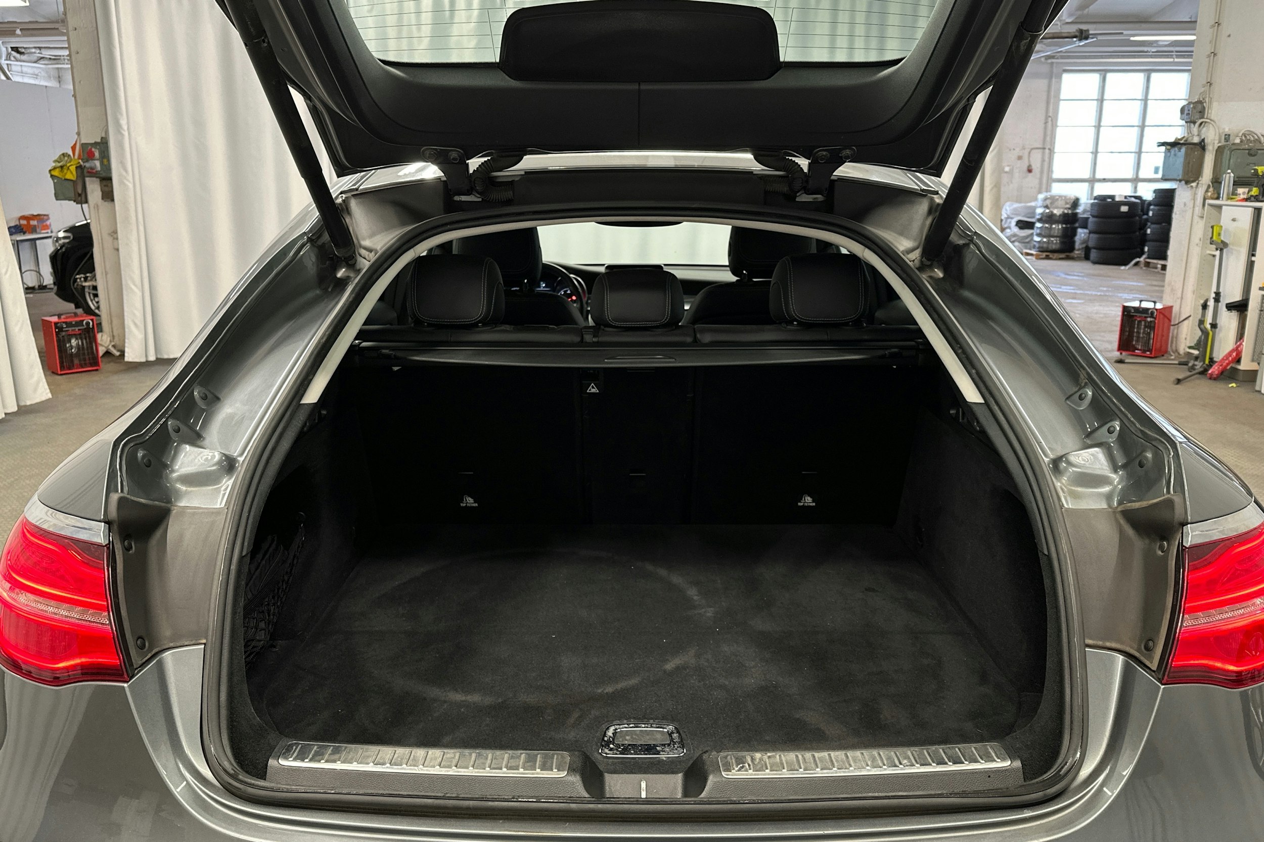 harmaa Mercedes-Benz GLC 2016 kuva 14.