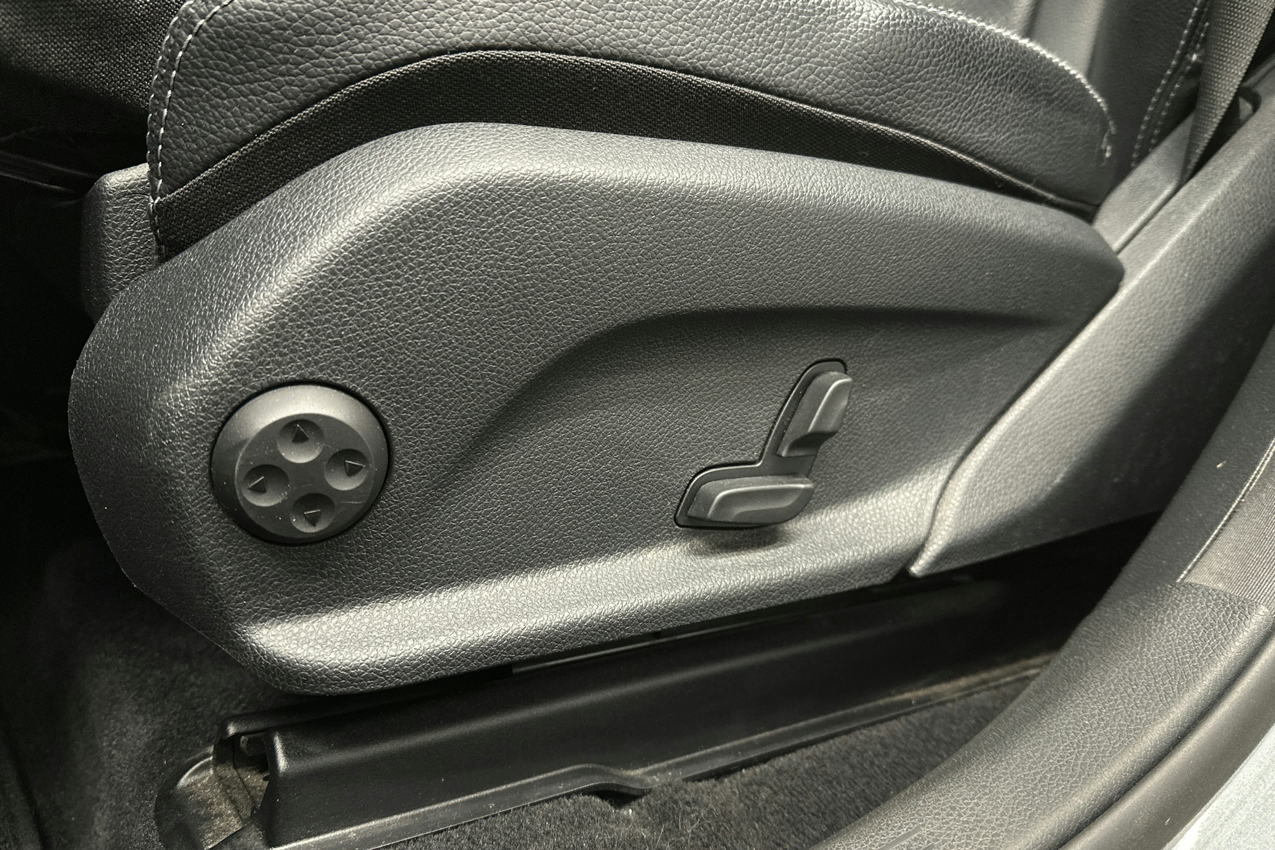 harmaa Mercedes-Benz GLC 2016 kuva 18.