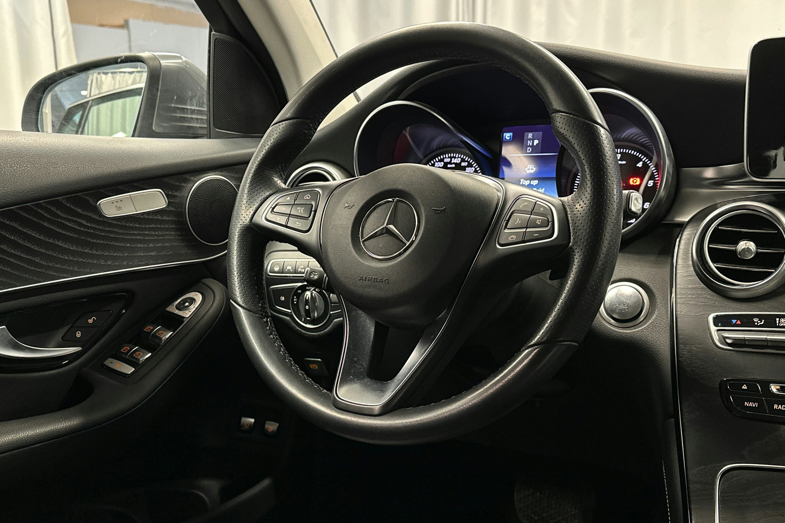 harmaa Mercedes-Benz GLC 2016 kuva 20.
