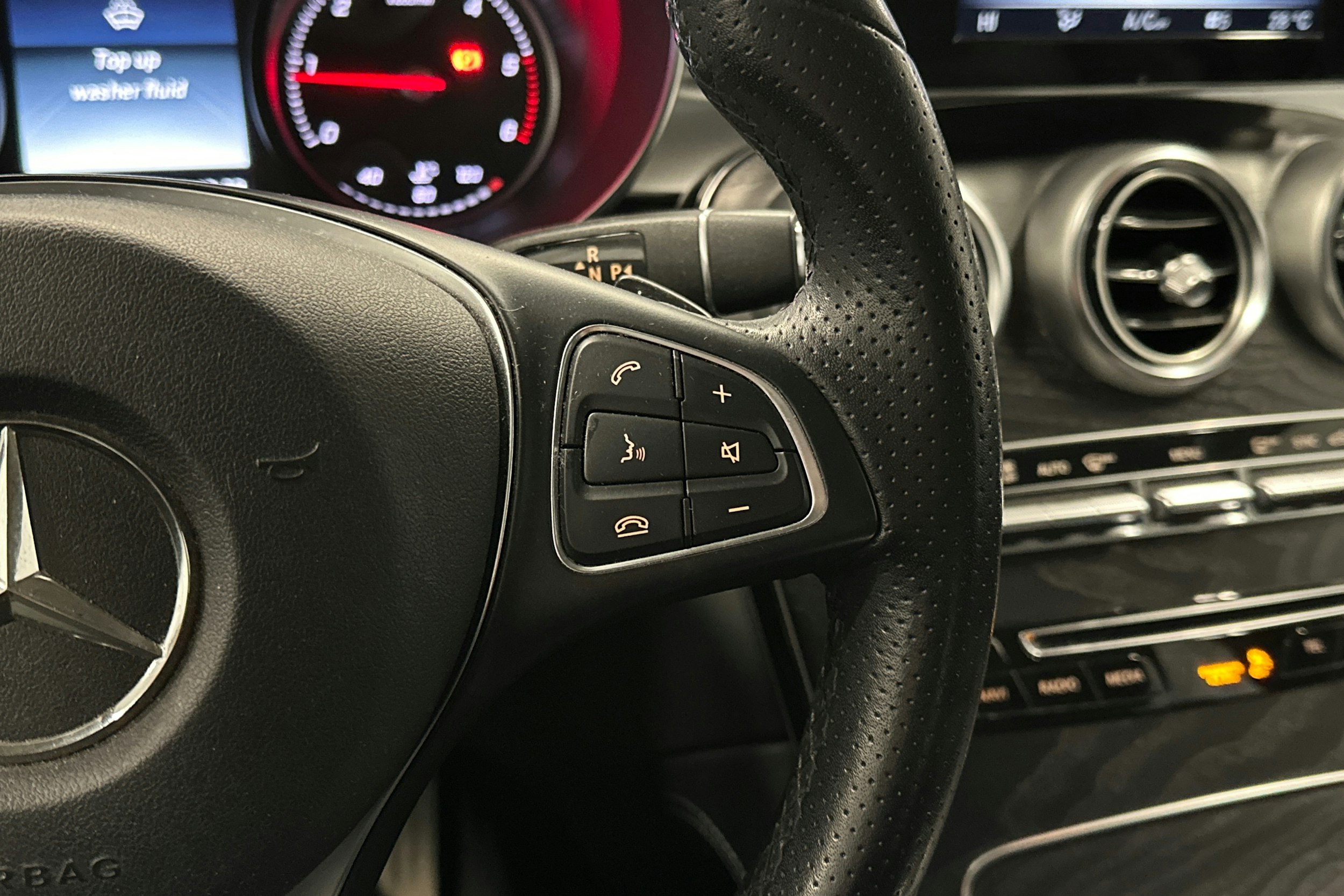 harmaa Mercedes-Benz GLC 2016 kuva 22.