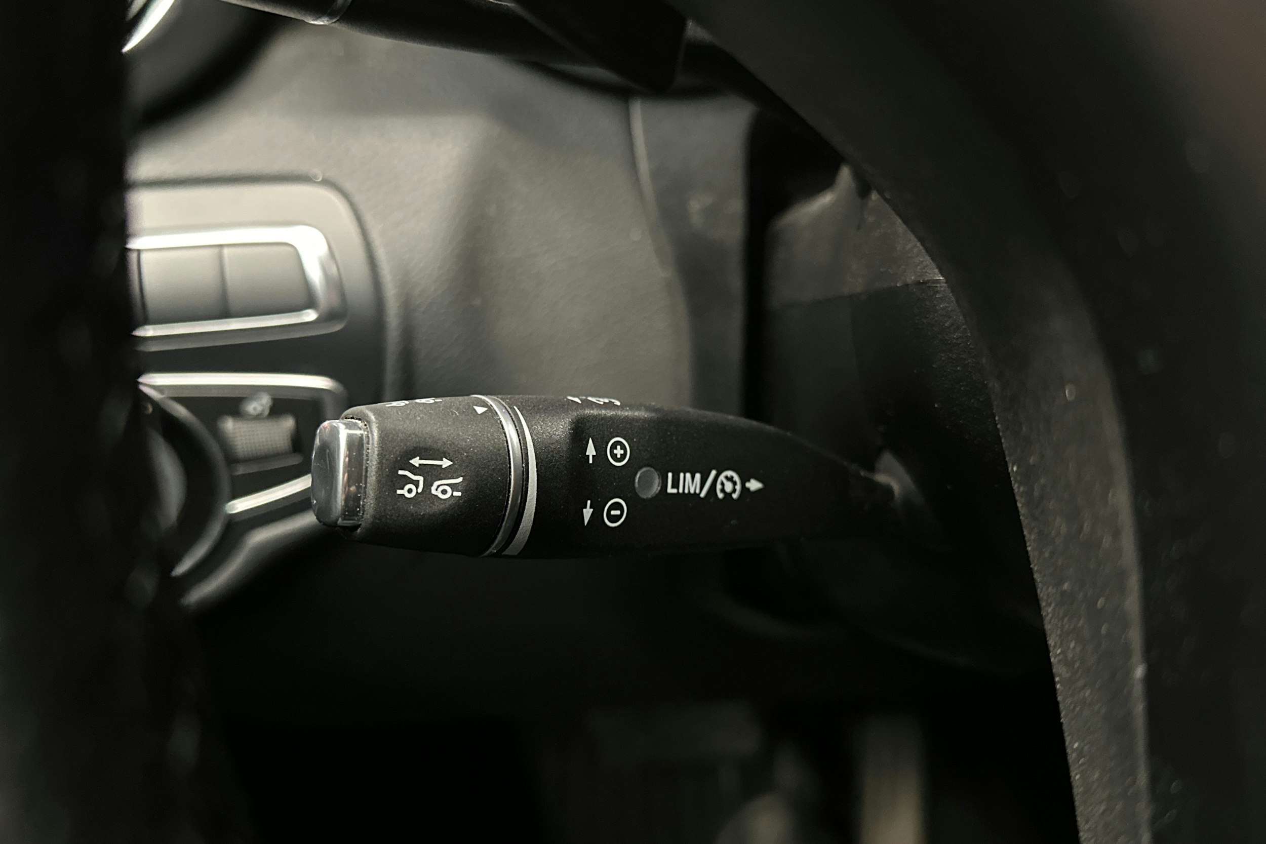 harmaa Mercedes-Benz GLC 2016 kuva 24.