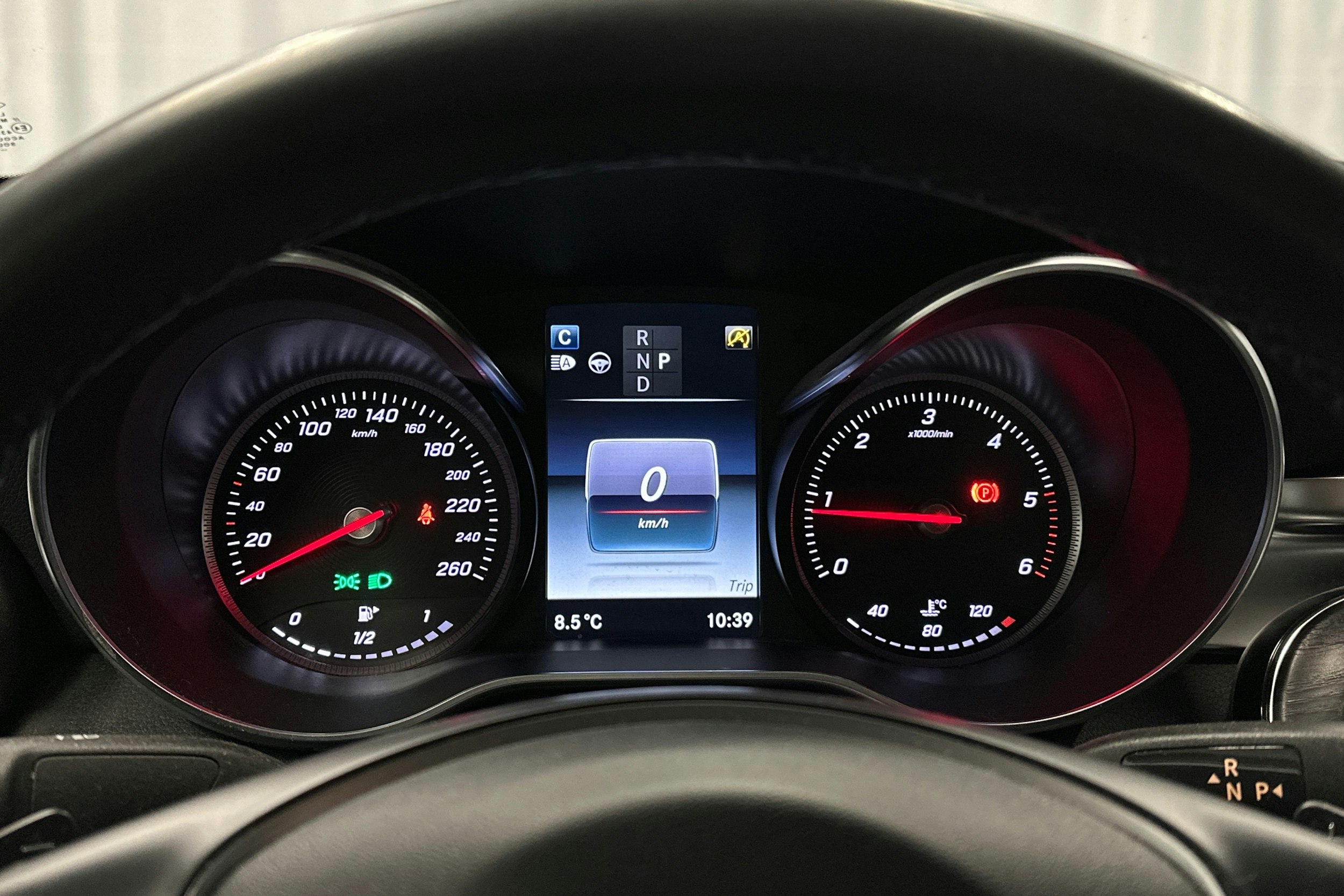 harmaa Mercedes-Benz GLC 2016 kuva 25.