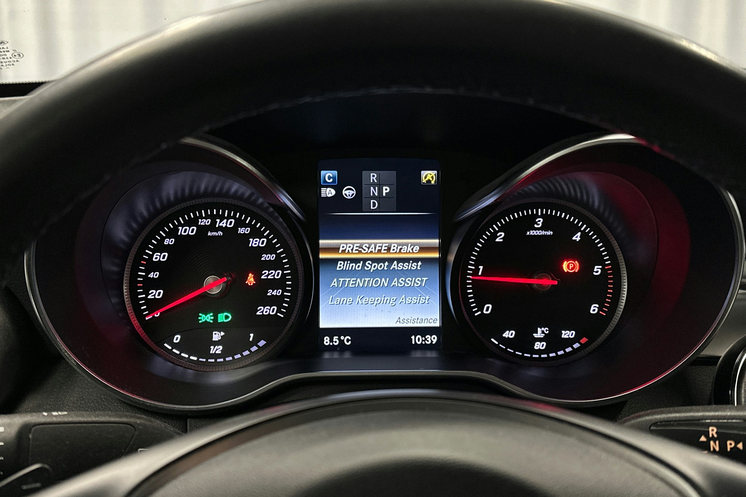 harmaa Mercedes-Benz GLC 2016 kuva 26.