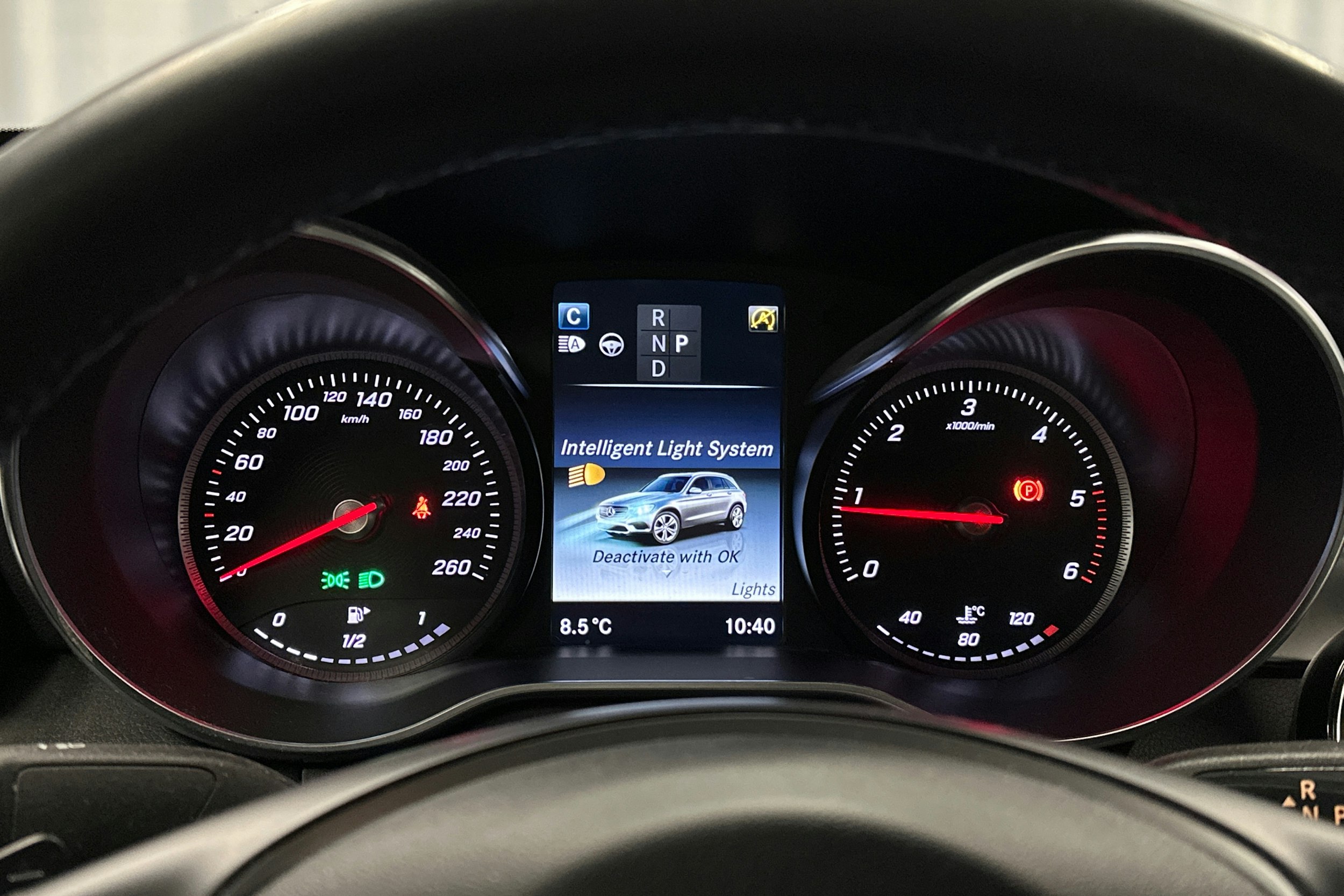 harmaa Mercedes-Benz GLC 2016 kuva 28.