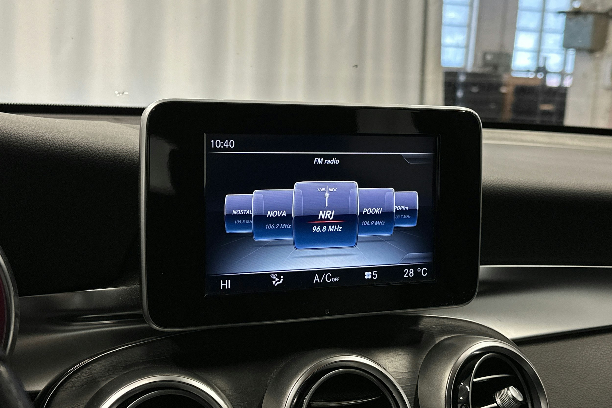 harmaa Mercedes-Benz GLC 2016 kuva 29.