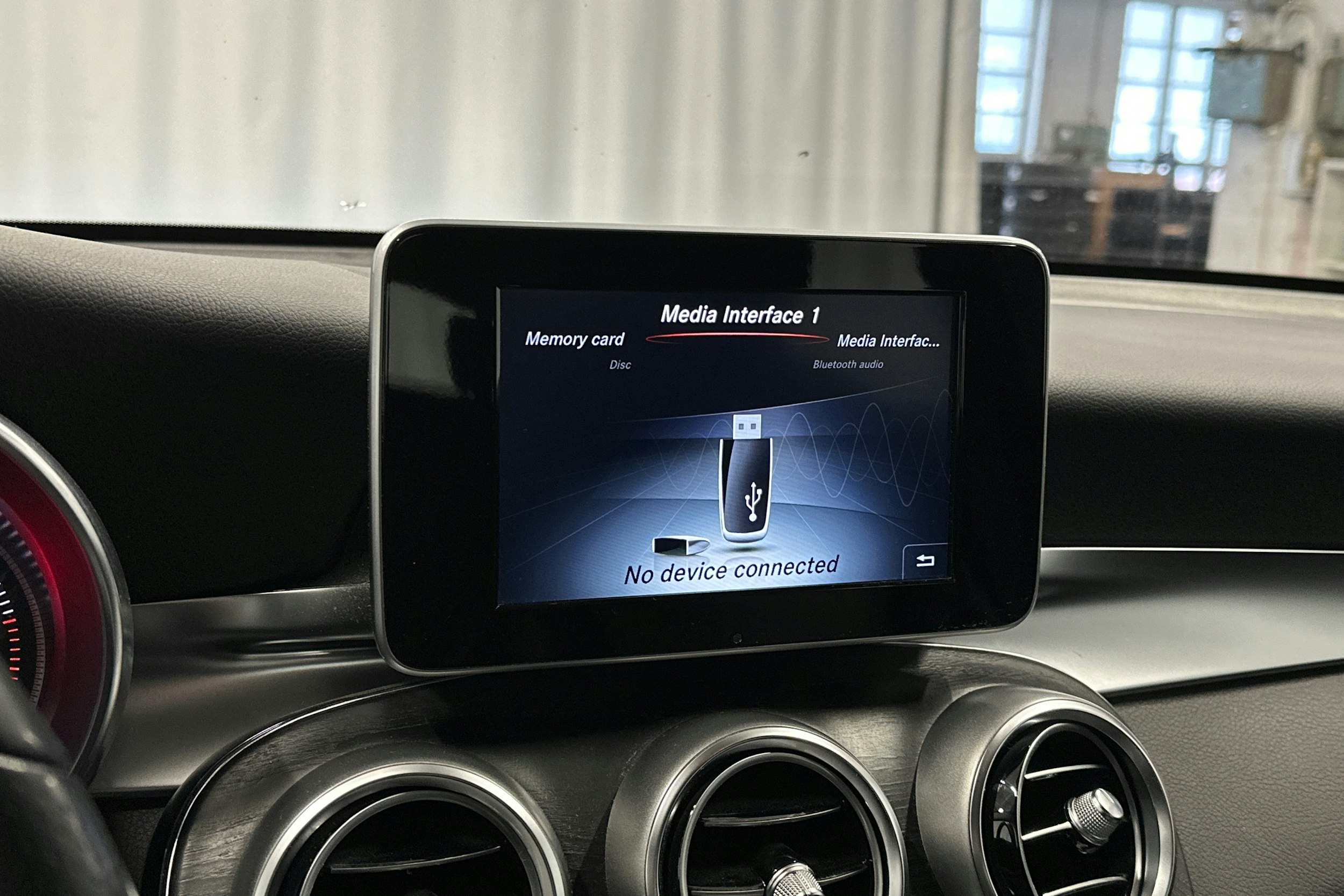 harmaa Mercedes-Benz GLC 2016 kuva 30.