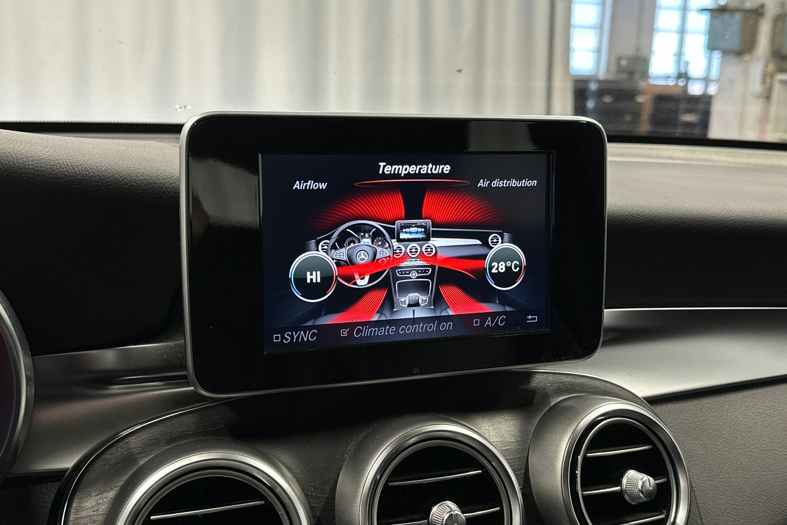 harmaa Mercedes-Benz GLC 2016 kuva 34.