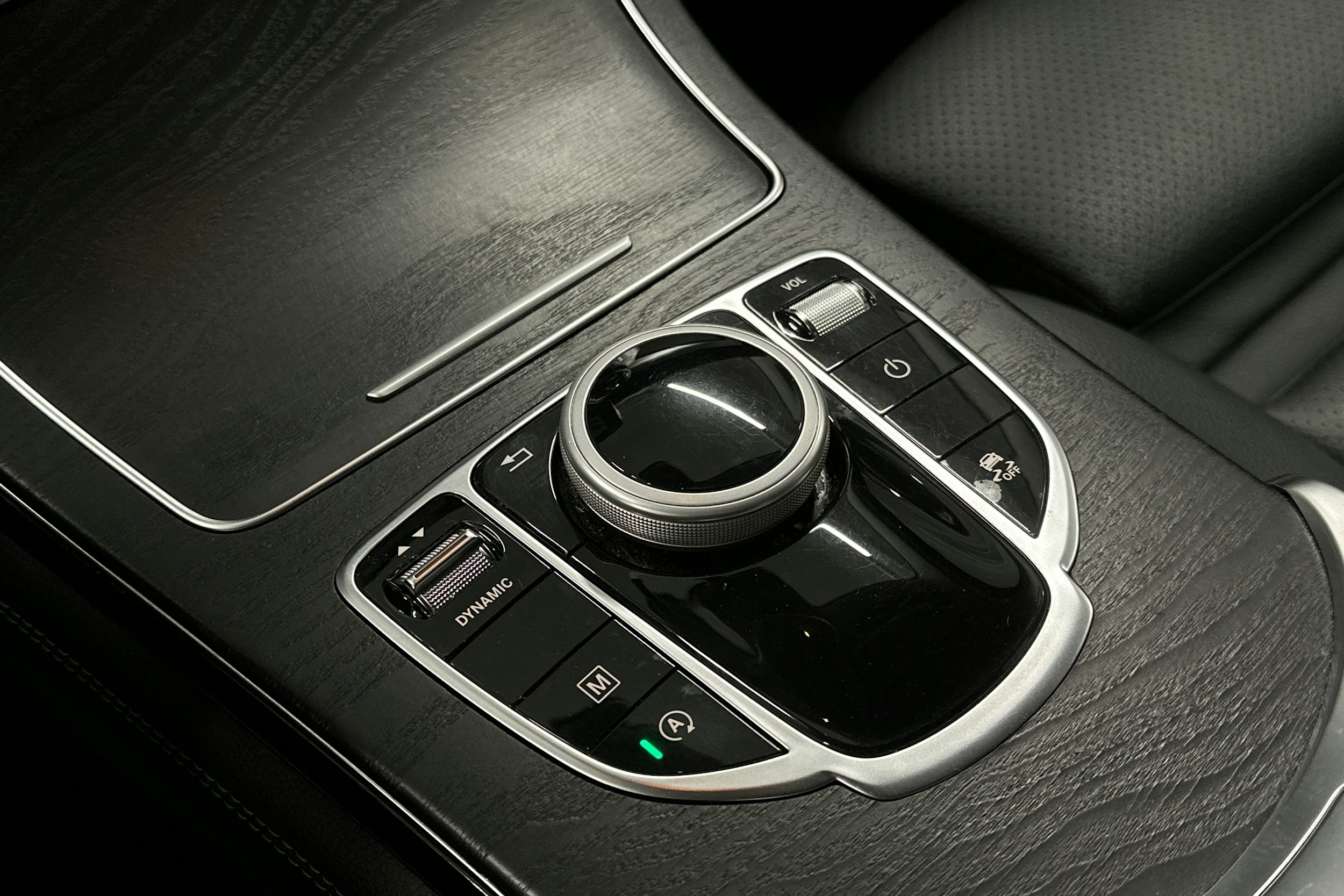 harmaa Mercedes-Benz GLC 2016 kuva 37.