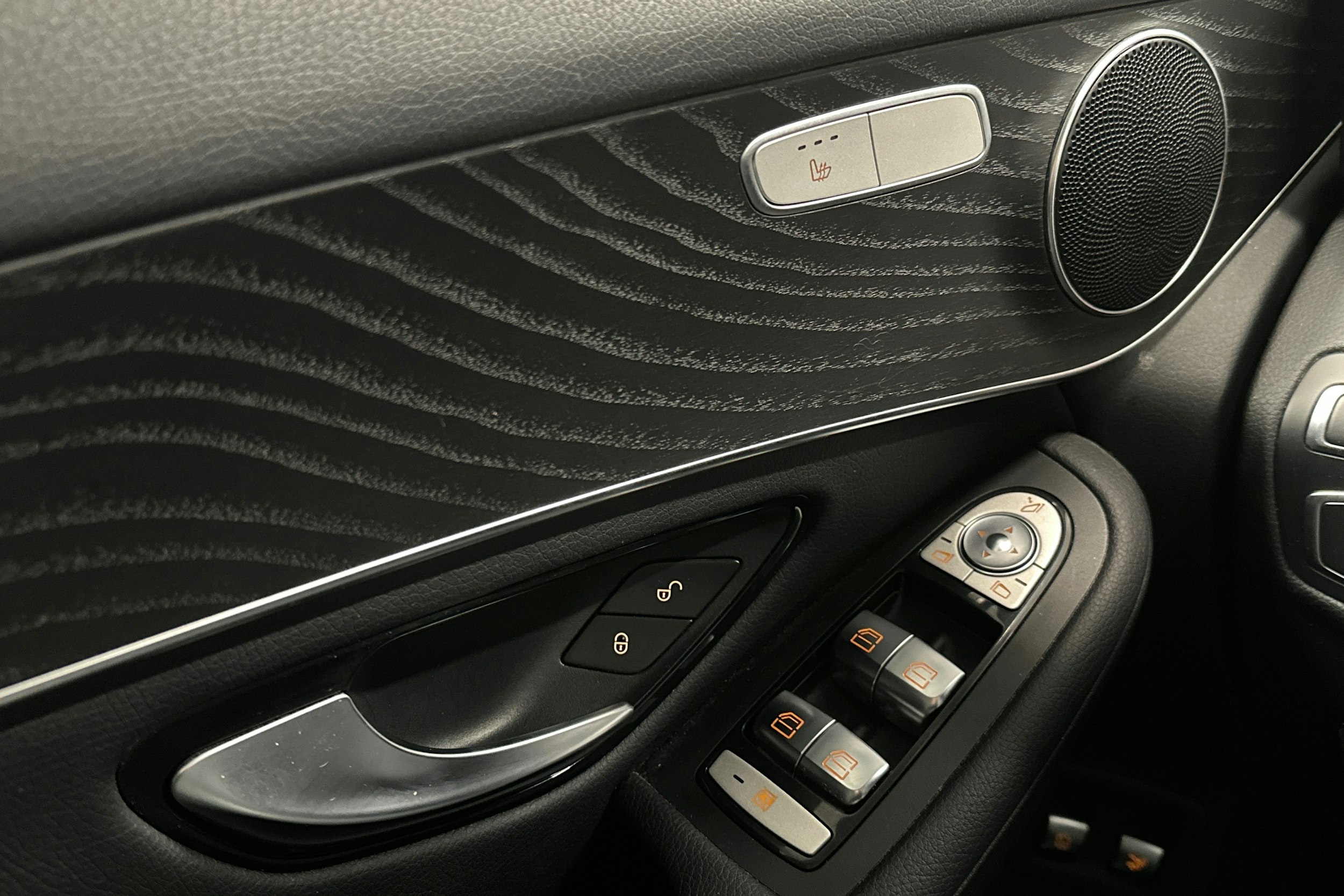 harmaa Mercedes-Benz GLC 2016 kuva 38.