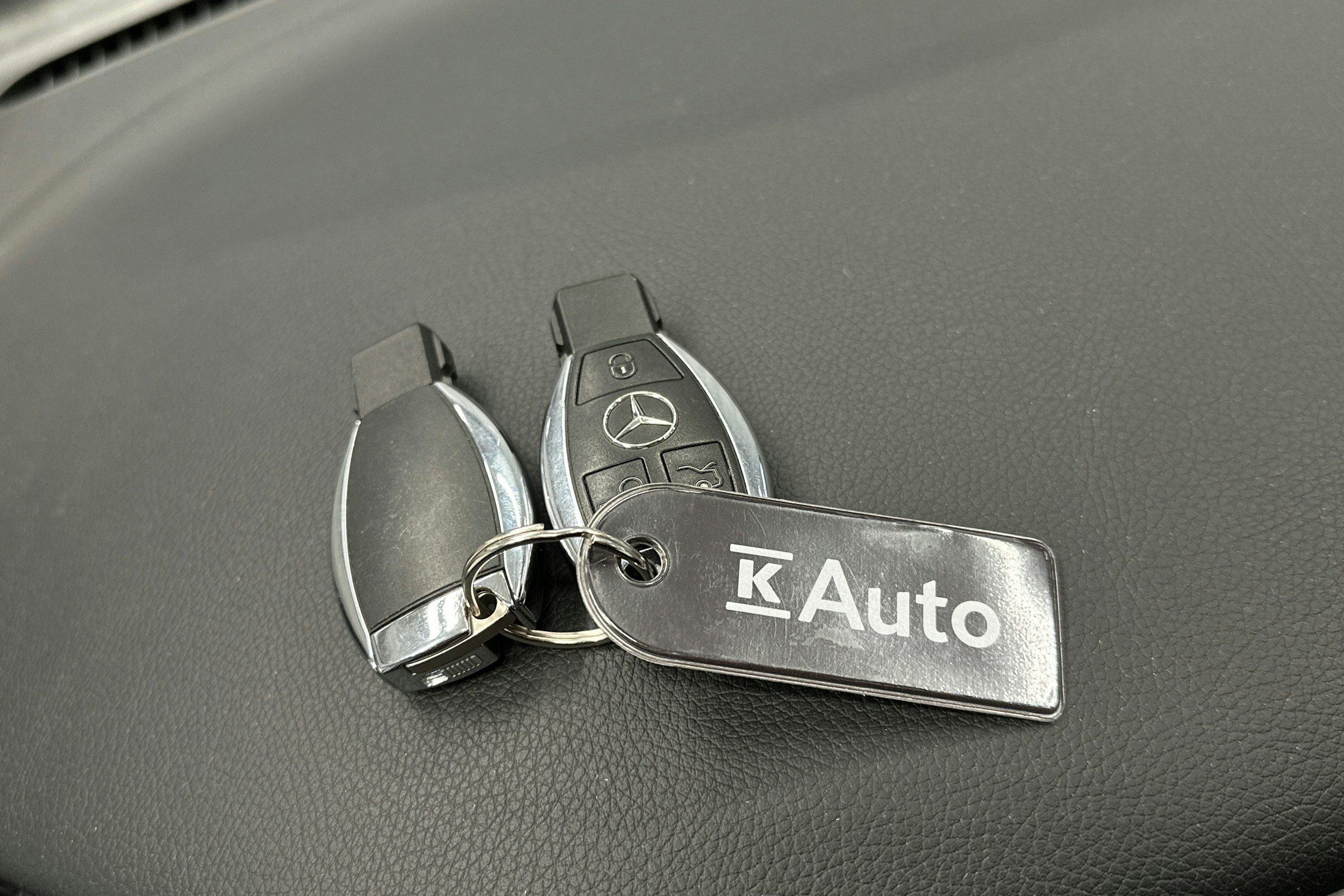 harmaa Mercedes-Benz GLC 2016 kuva 39.