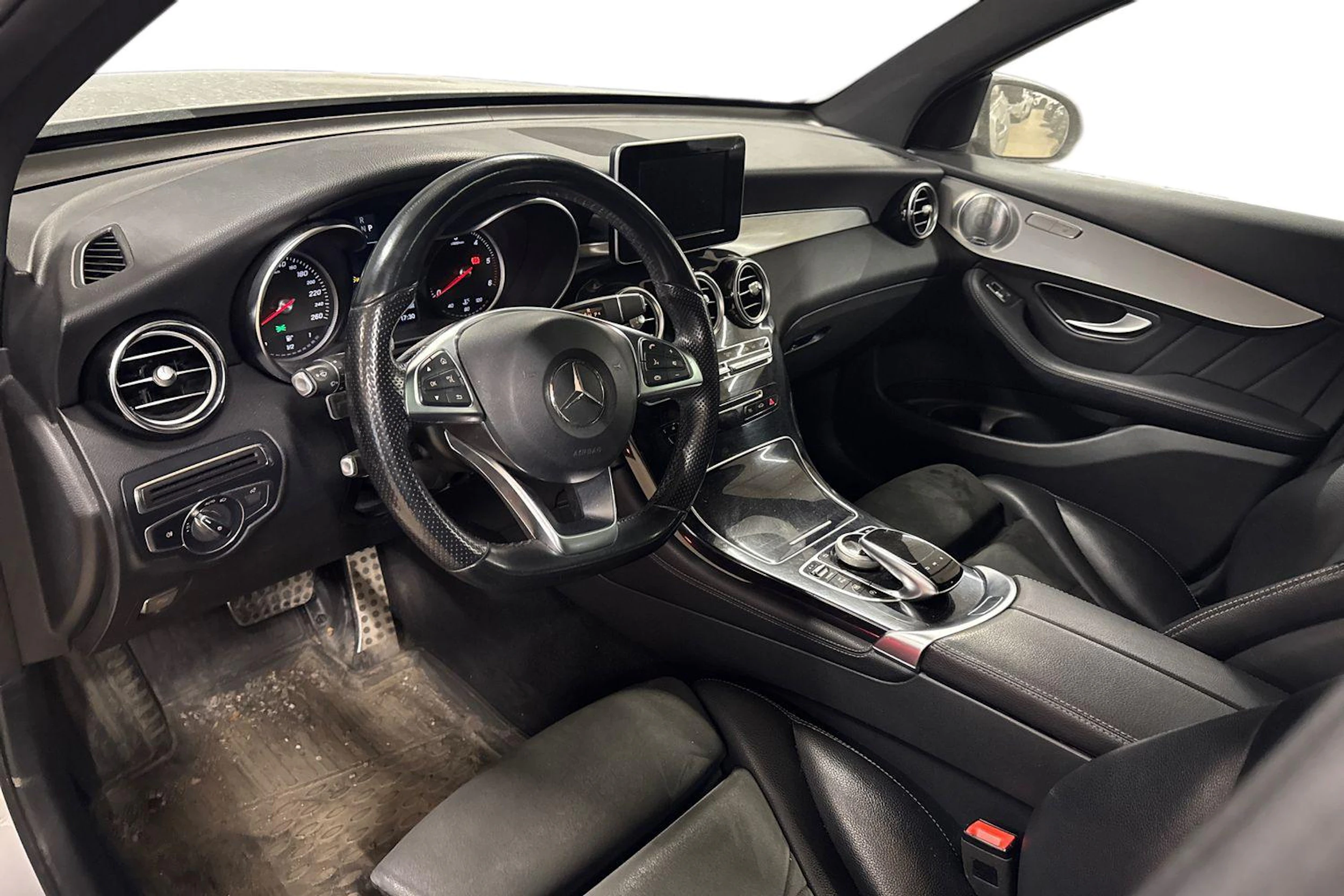 harmaa Mercedes-Benz GLC 2016 kuva 3.