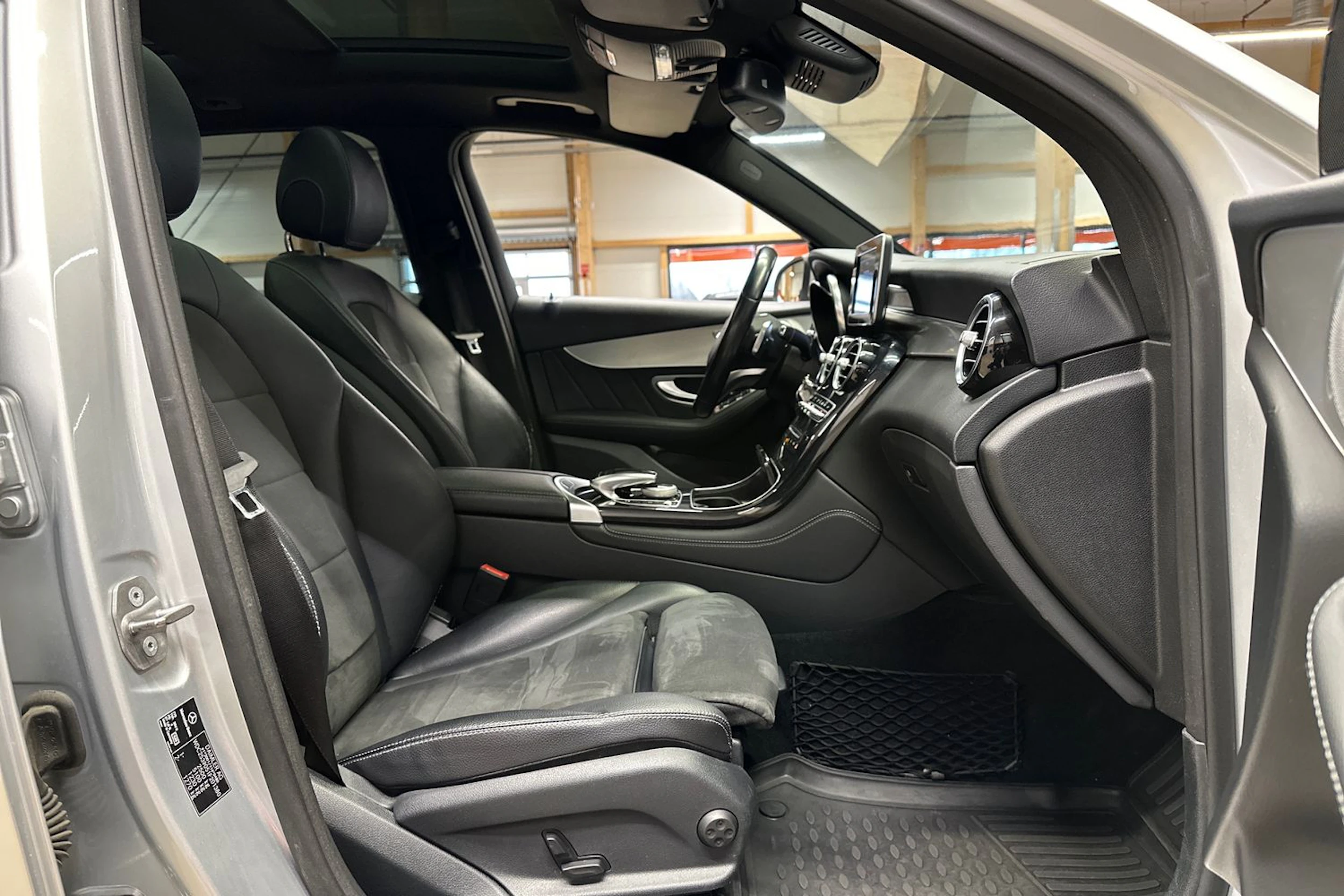 harmaa Mercedes-Benz GLC 2016 kuva 10.