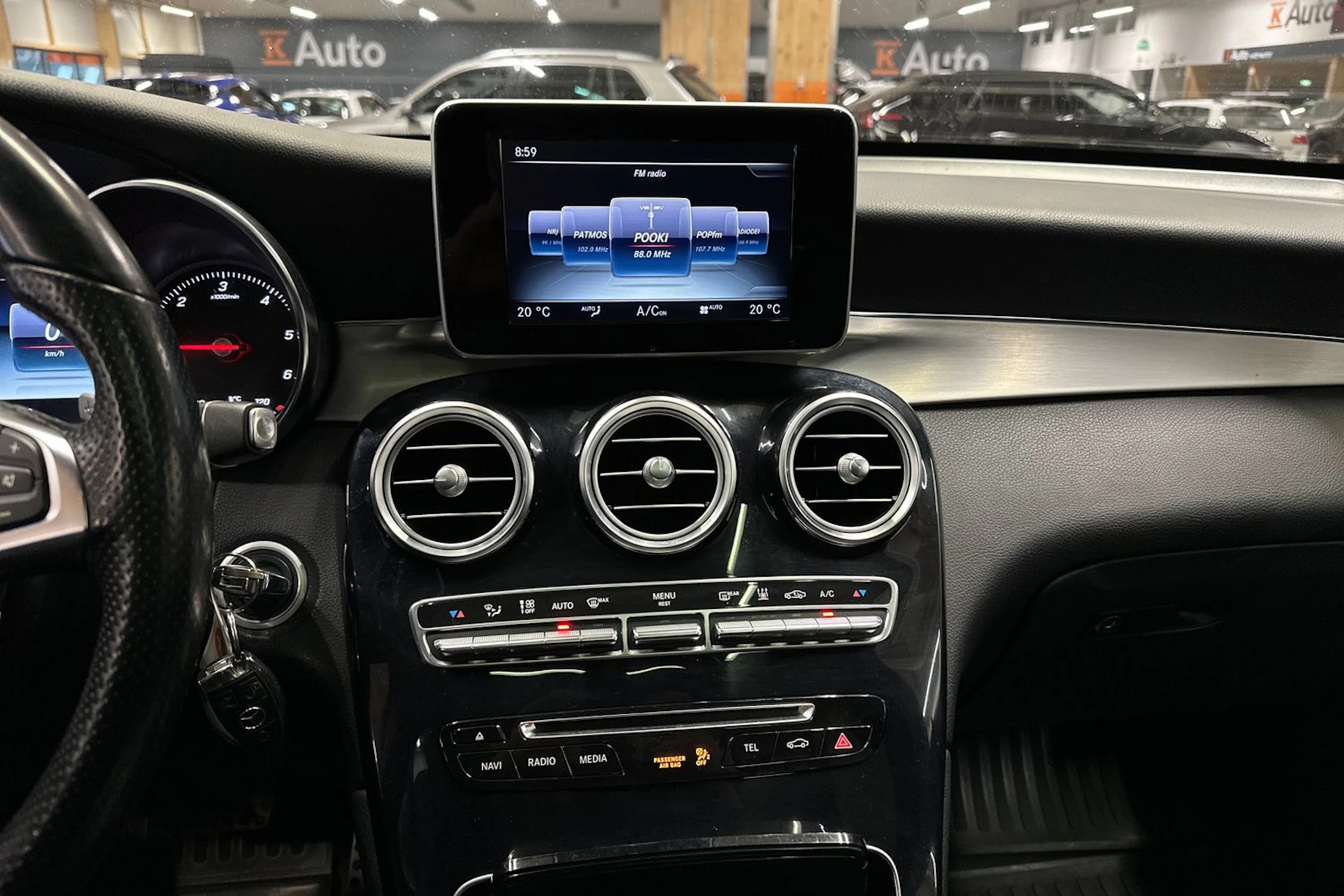 harmaa Mercedes-Benz GLC 2016 kuva 17.