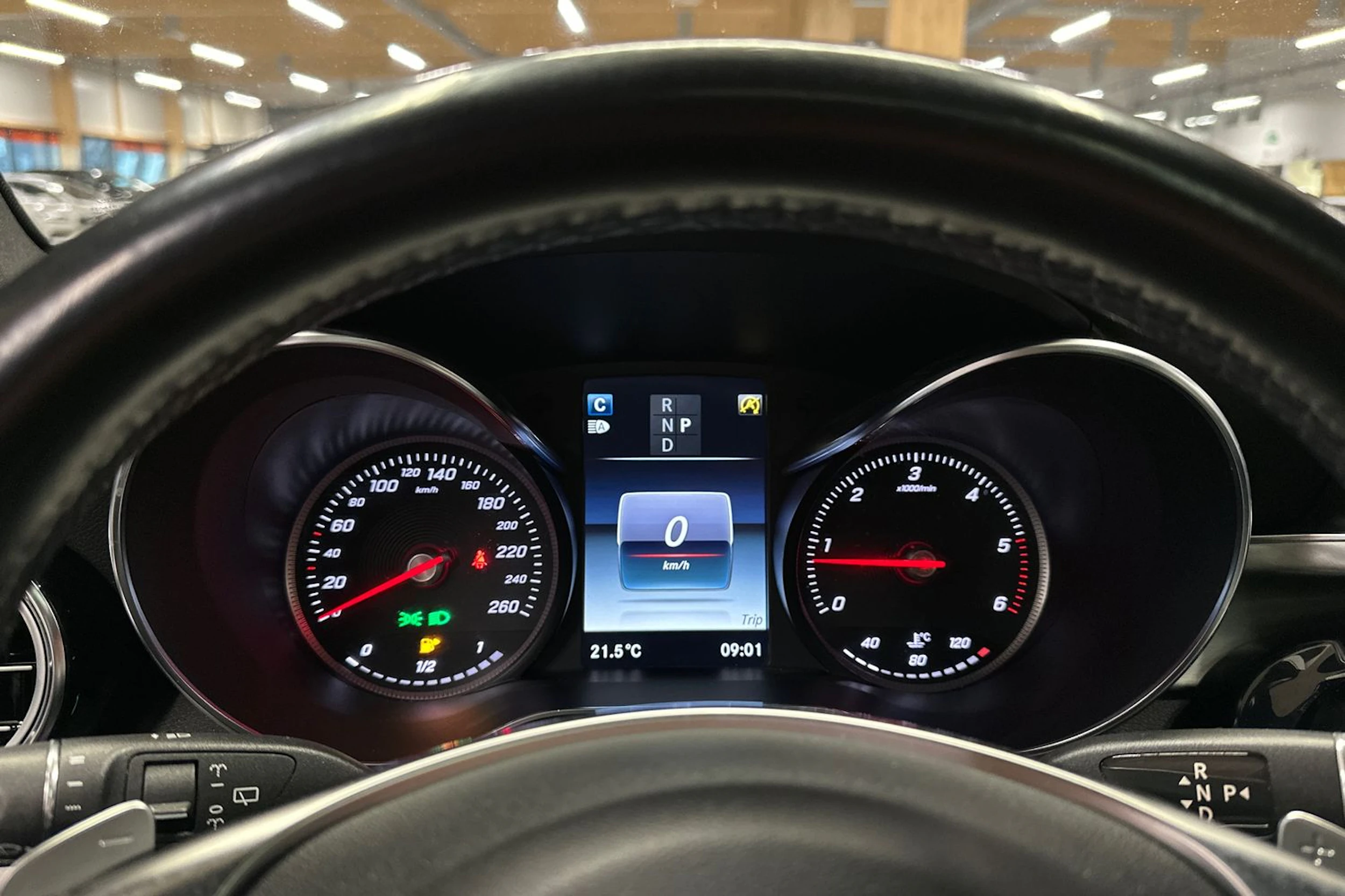 harmaa Mercedes-Benz GLC 2016 kuva 18.