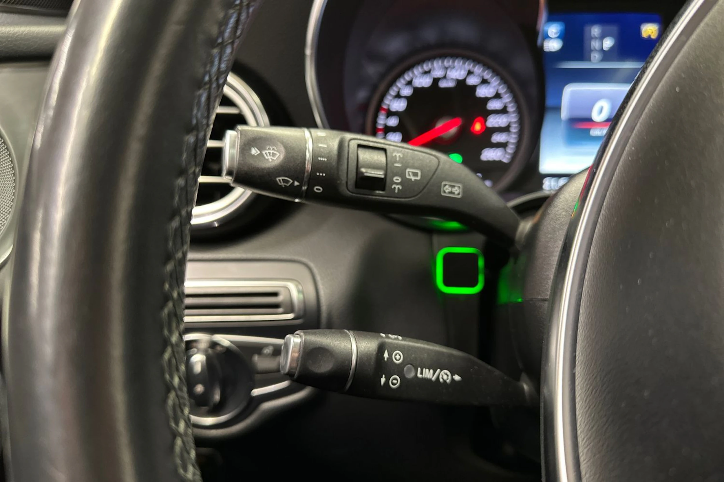 harmaa Mercedes-Benz GLC 2016 kuva 19.