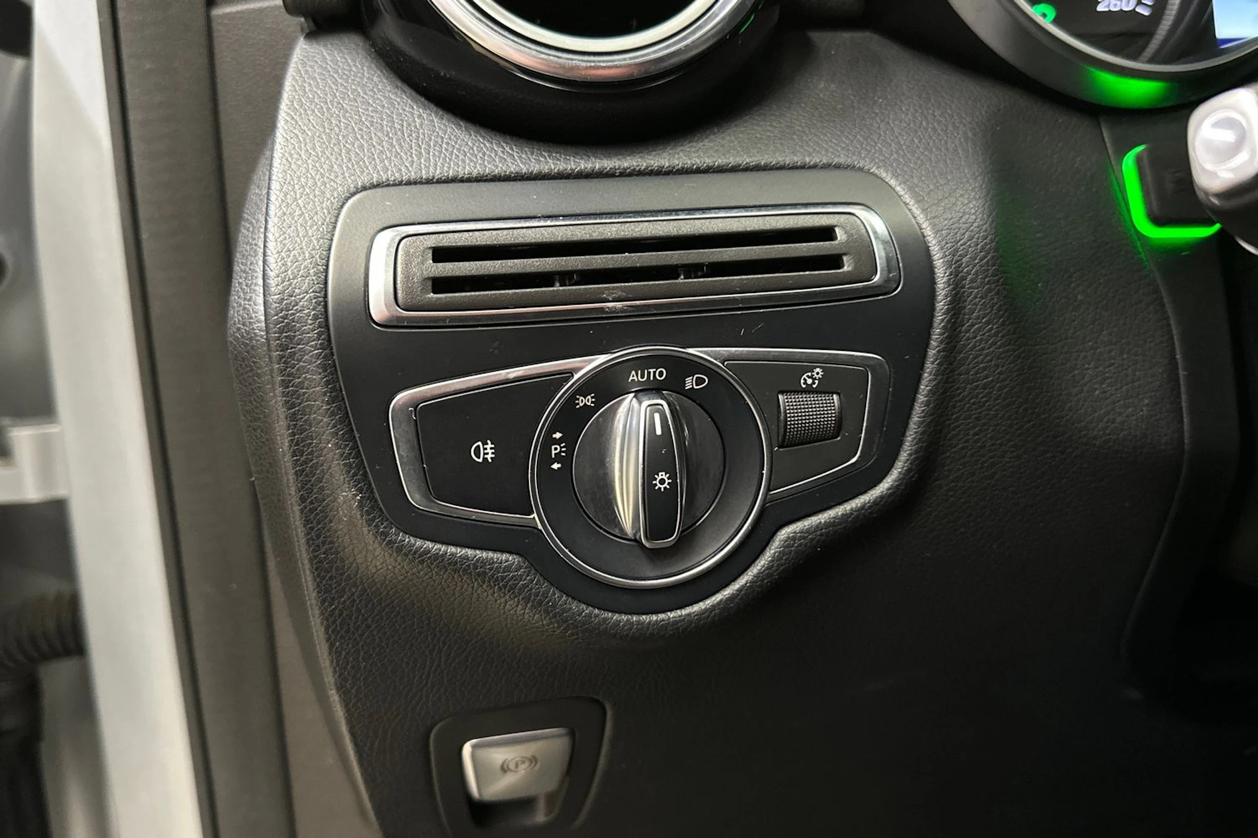 harmaa Mercedes-Benz GLC 2016 kuva 21.