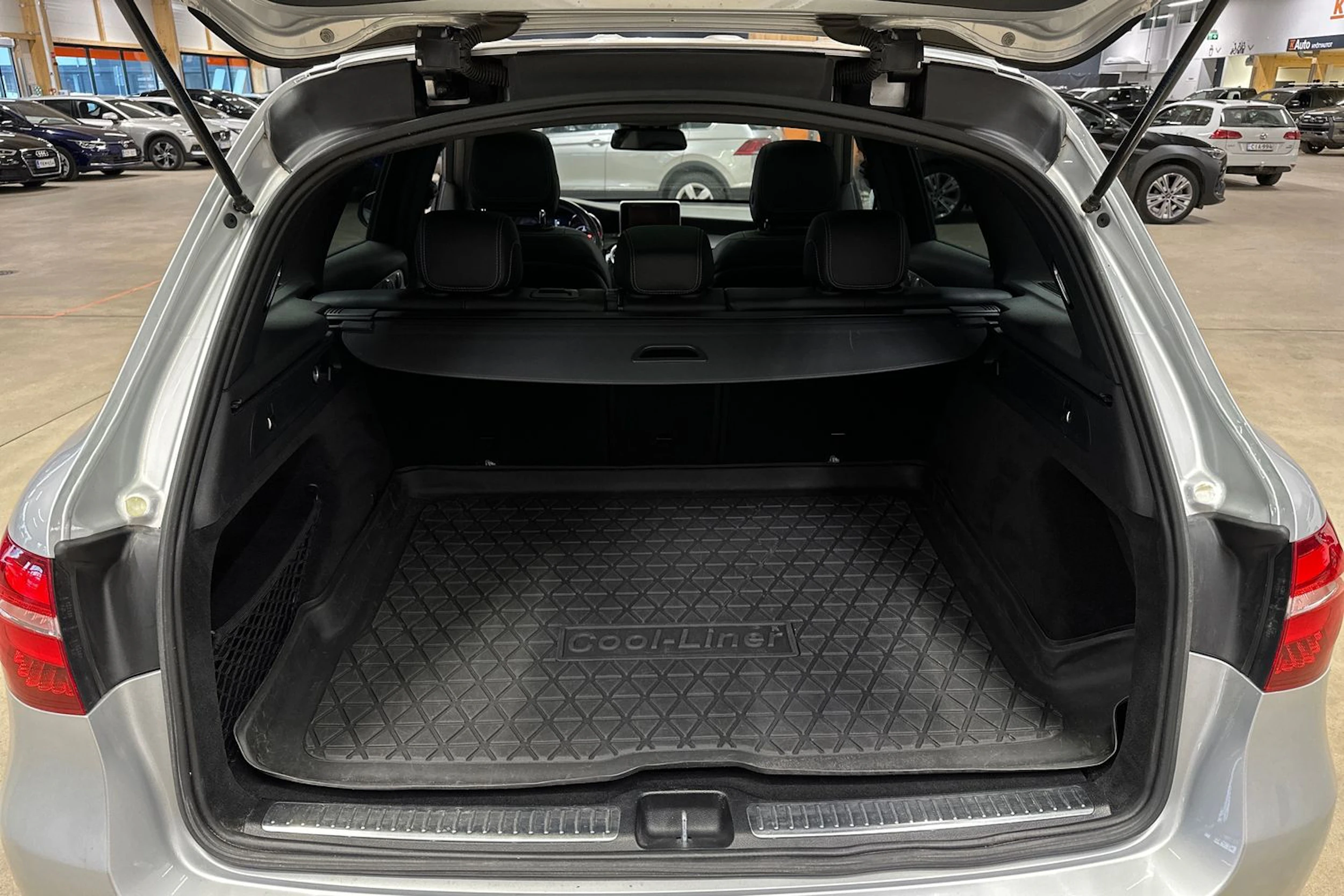 harmaa Mercedes-Benz GLC 2016 kuva 24.