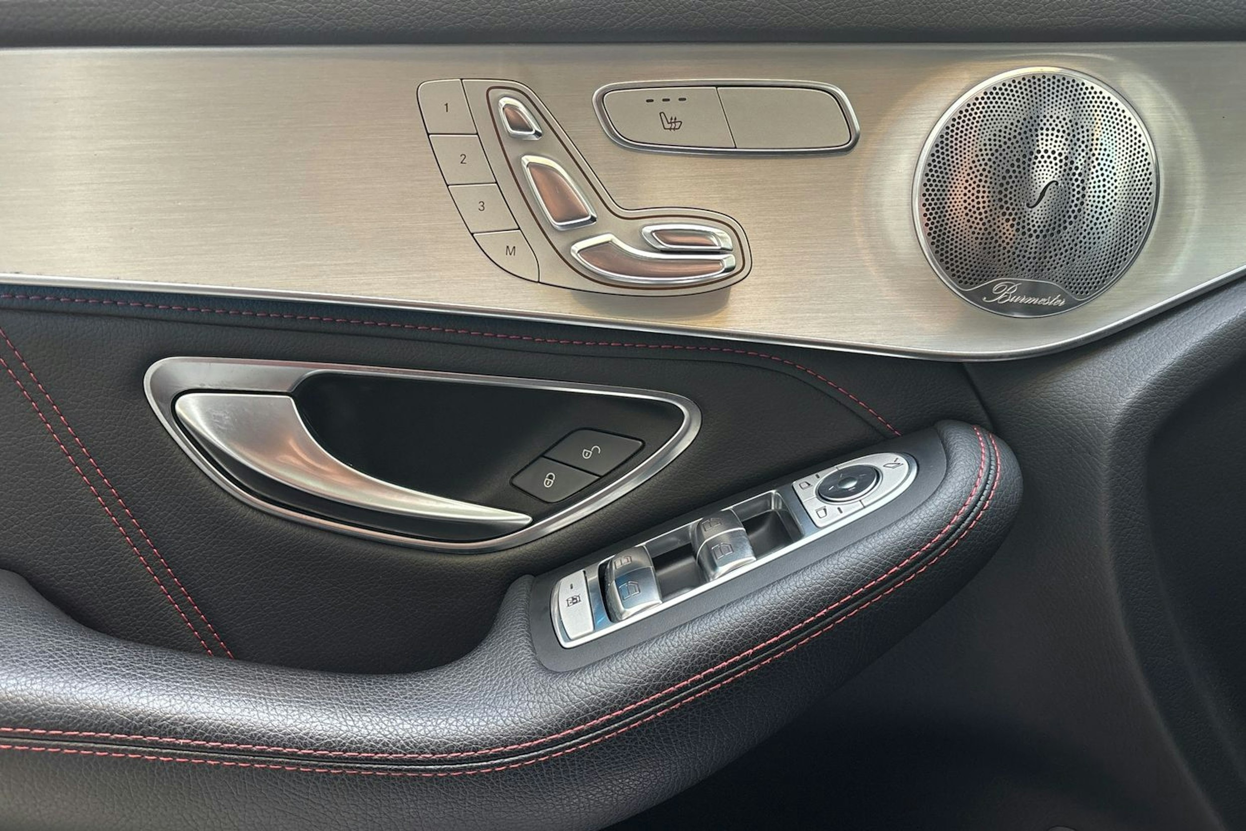 harmaa Mercedes-Benz GLC 2016 kuva 18.