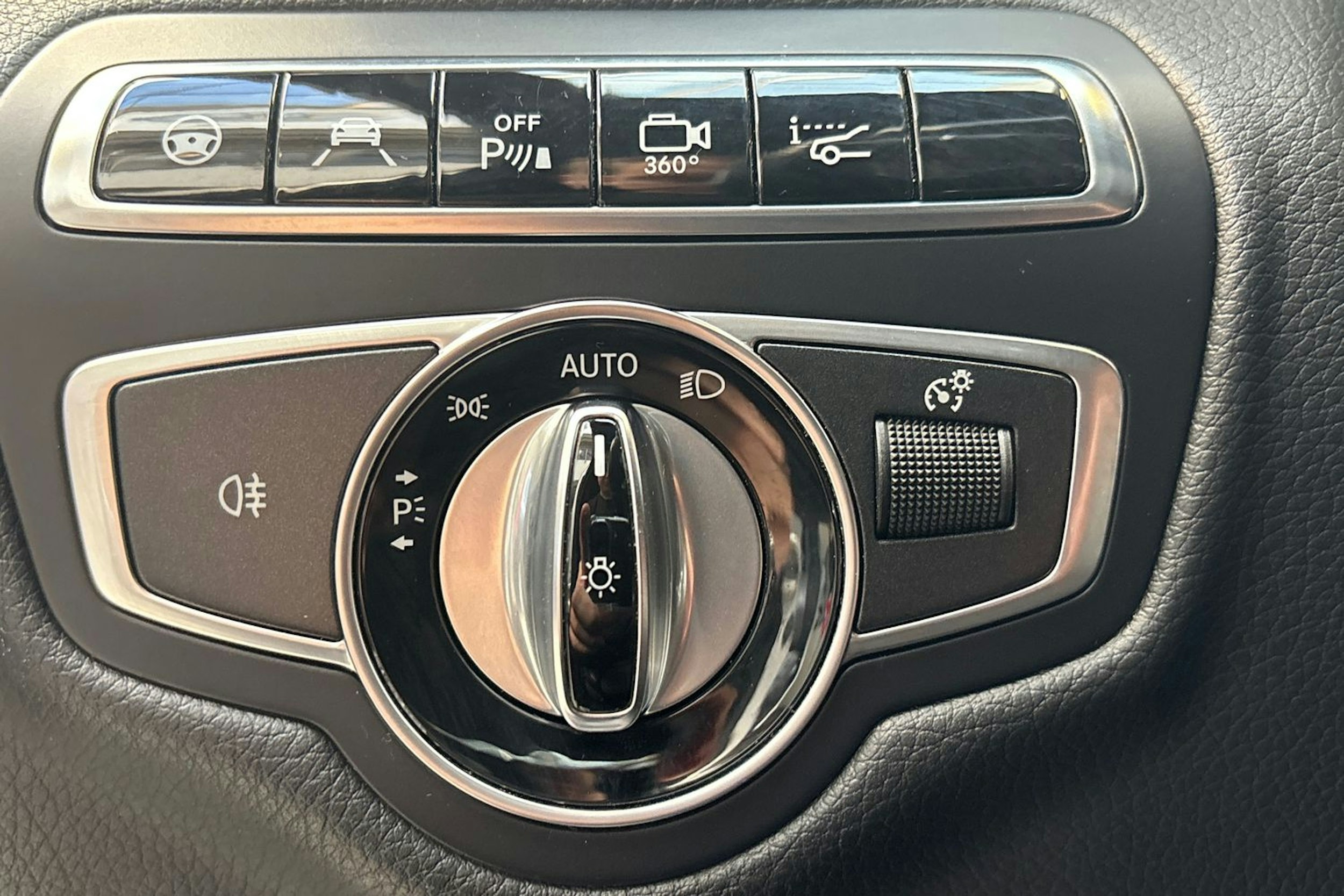 harmaa Mercedes-Benz GLC 2016 kuva 19.