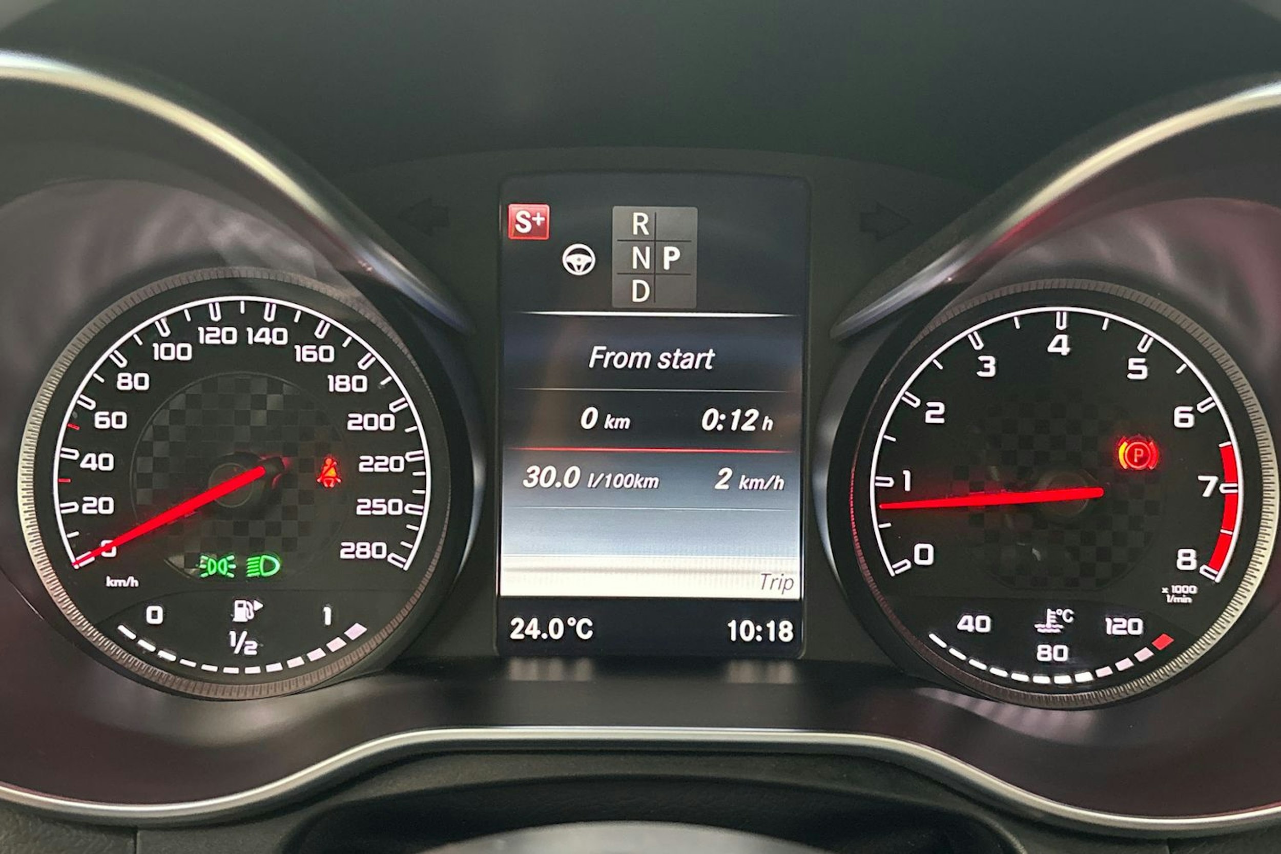 harmaa Mercedes-Benz GLC 2016 kuva 21.