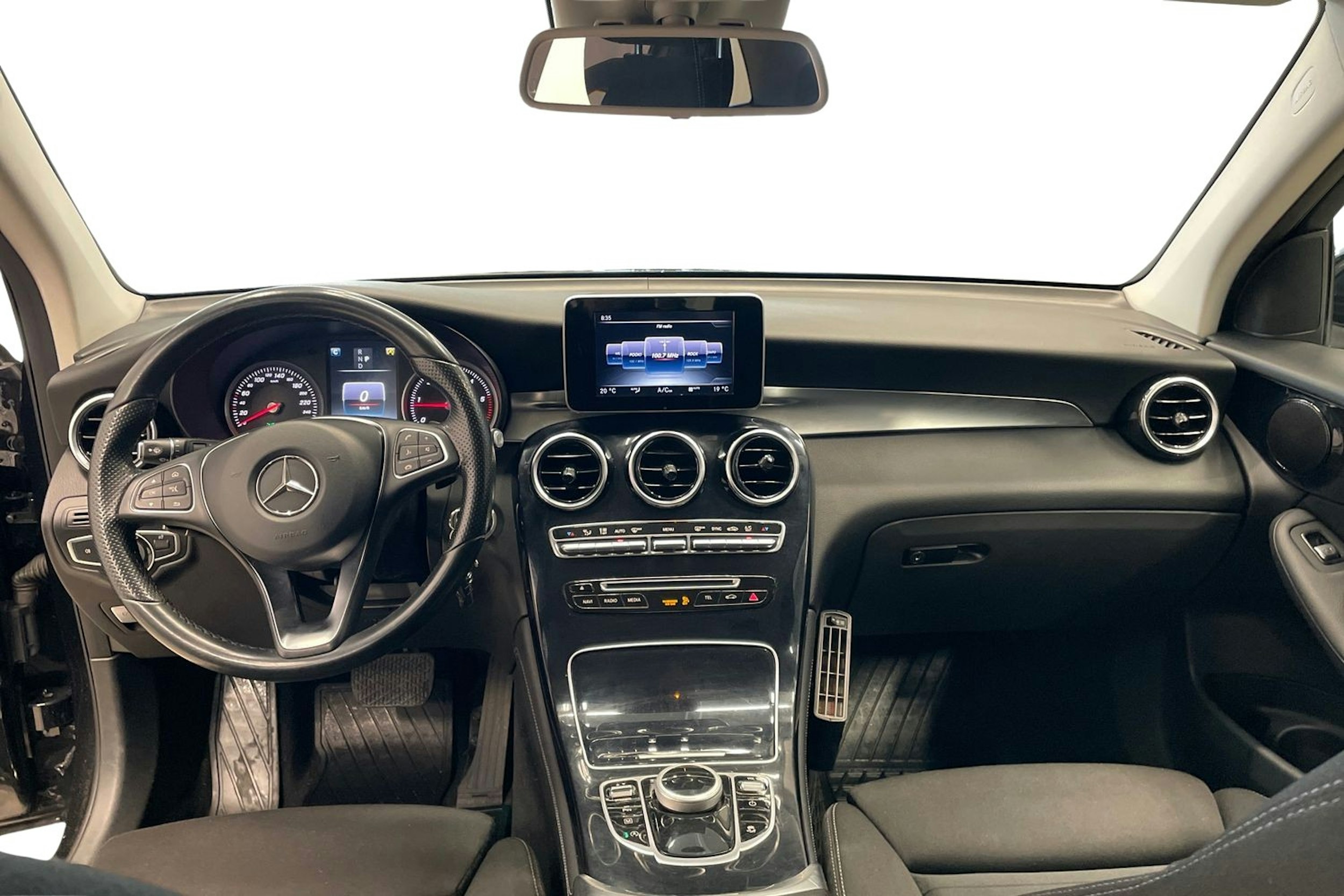 Musta Mercedes-Benz GLC 2016 kuva 9.