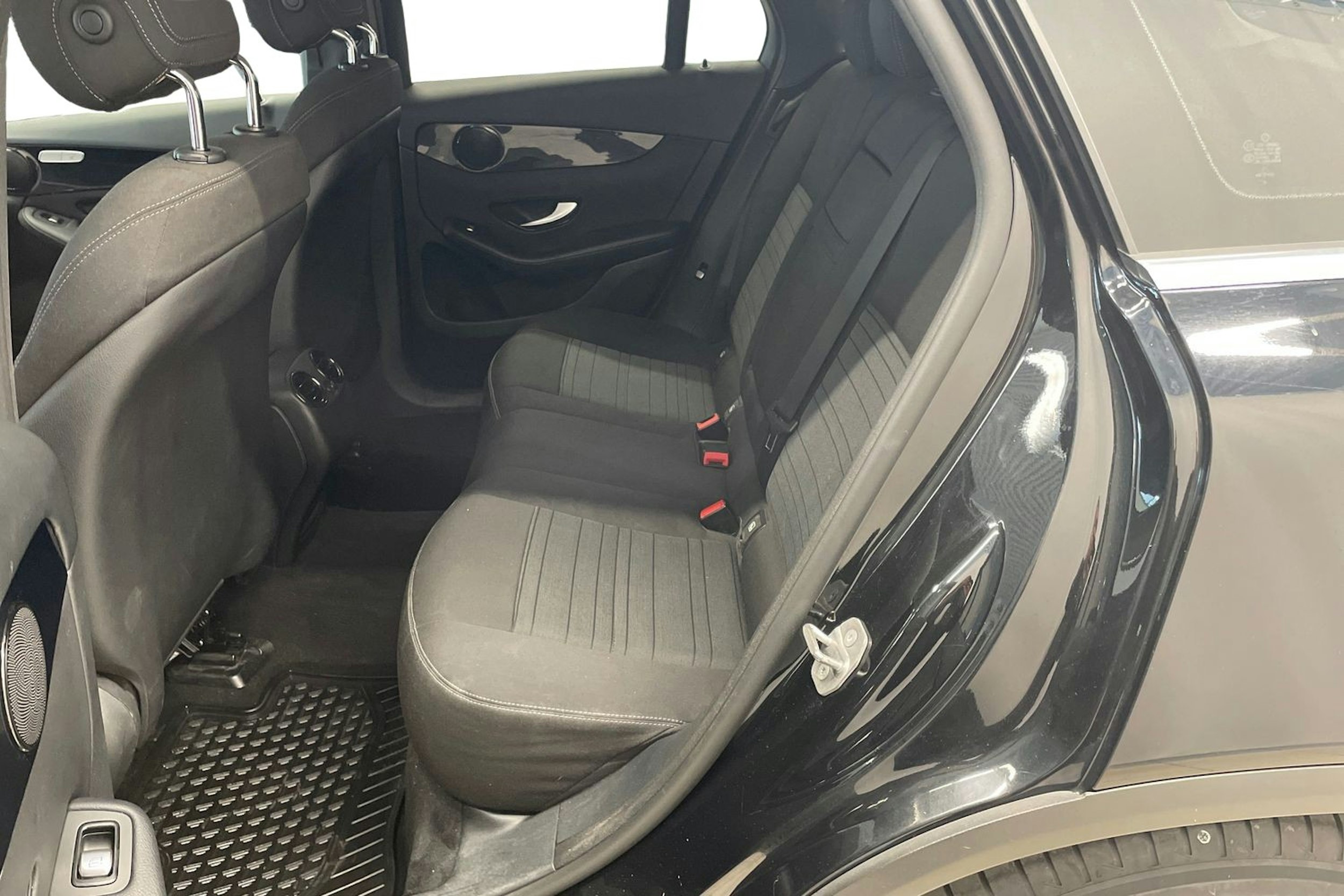 Musta Mercedes-Benz GLC 2016 kuva 10.
