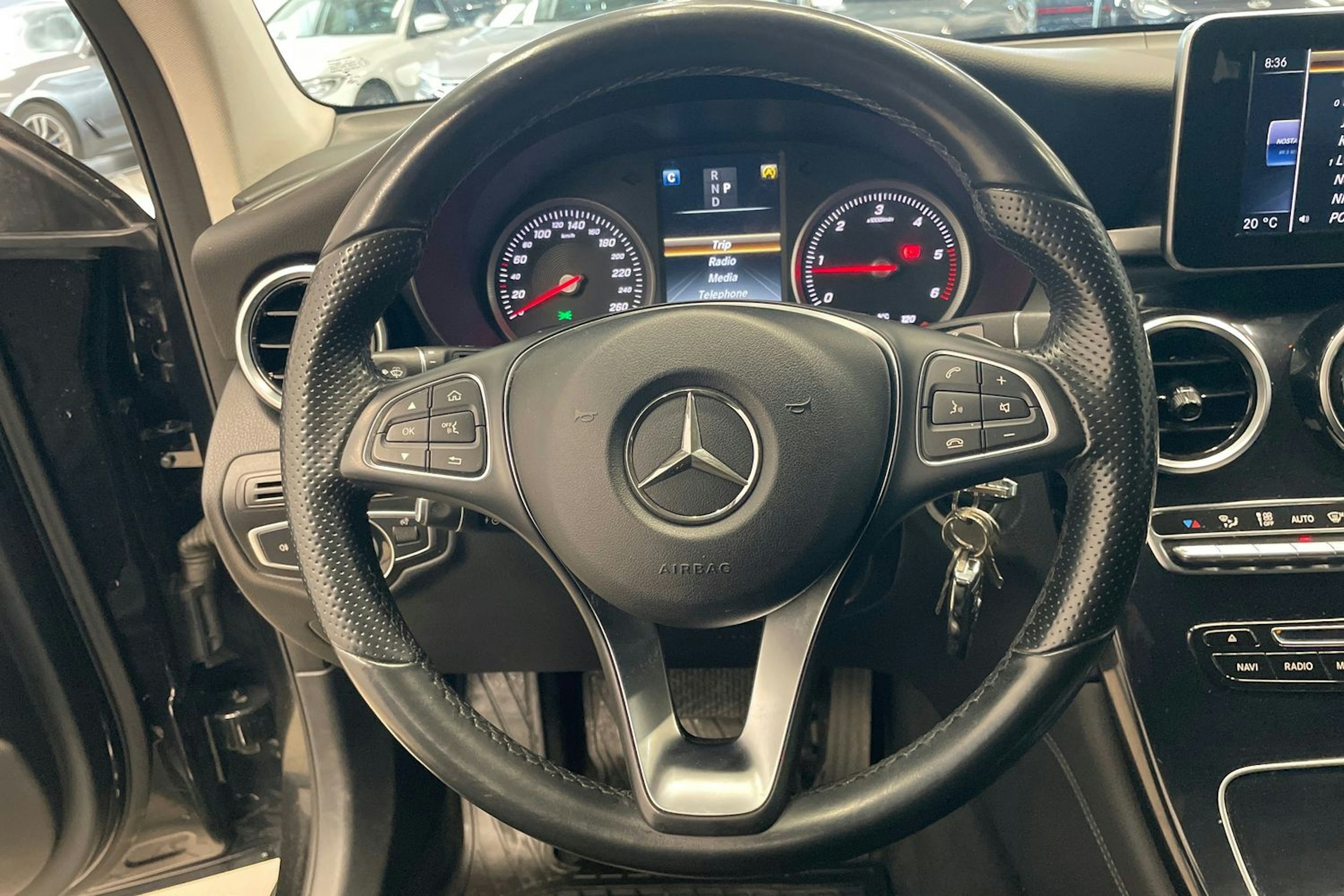 Musta Mercedes-Benz GLC 2016 kuva 14.