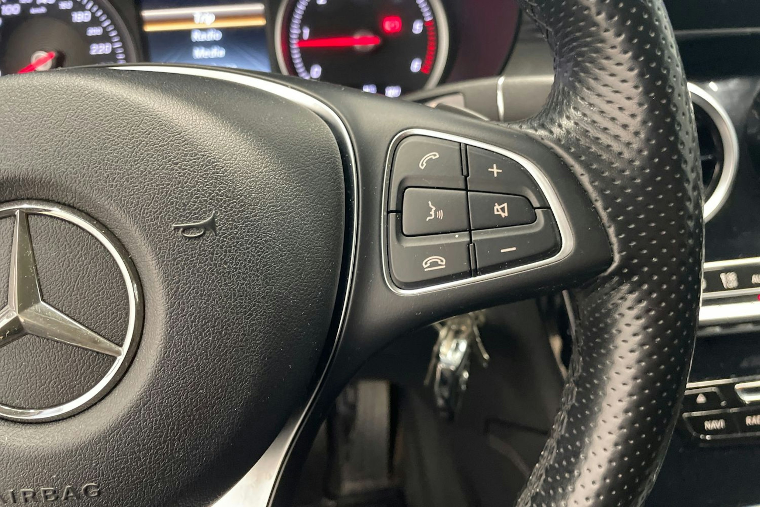 Musta Mercedes-Benz GLC 2016 kuva 15.