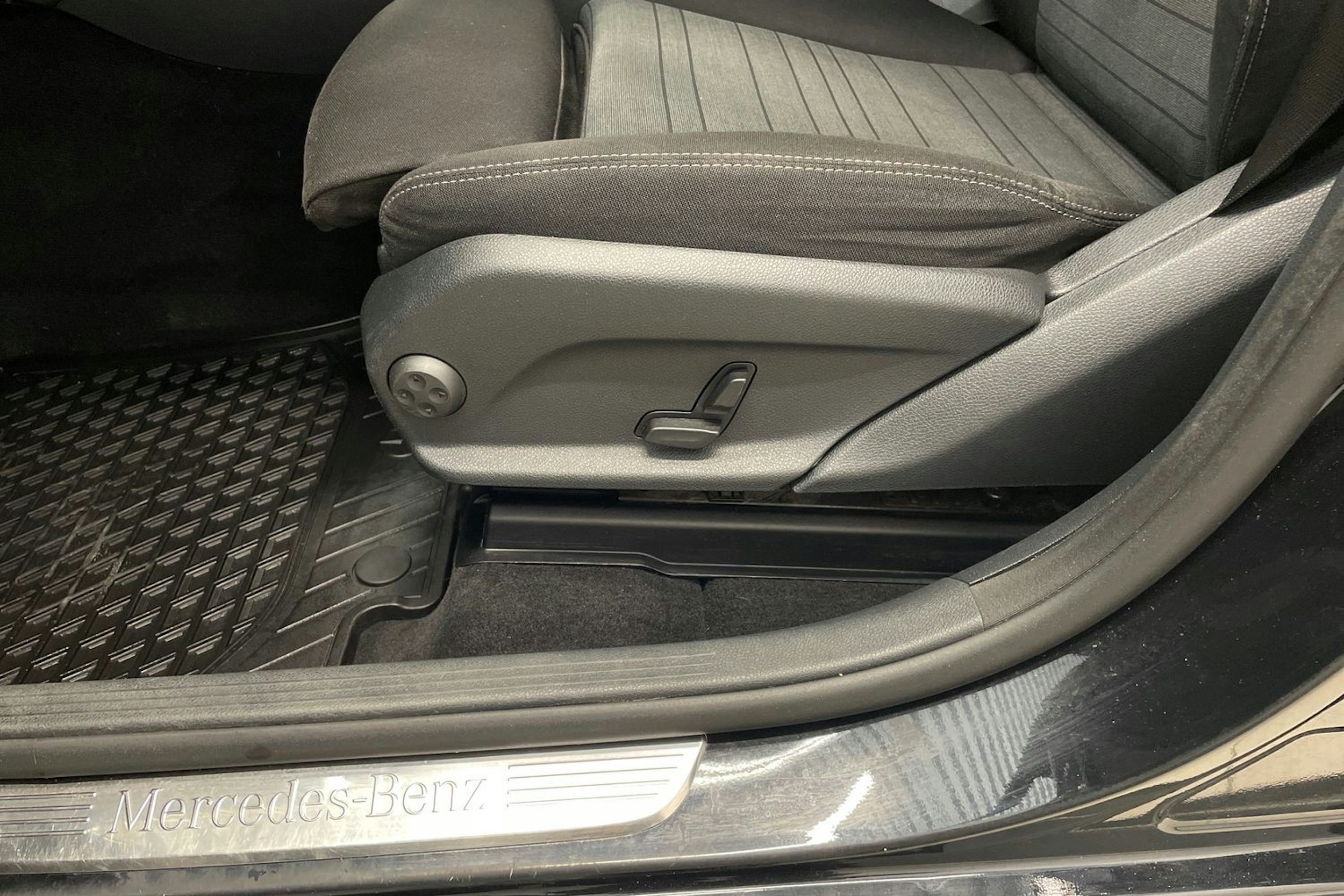 Musta Mercedes-Benz GLC 2016 kuva 19.