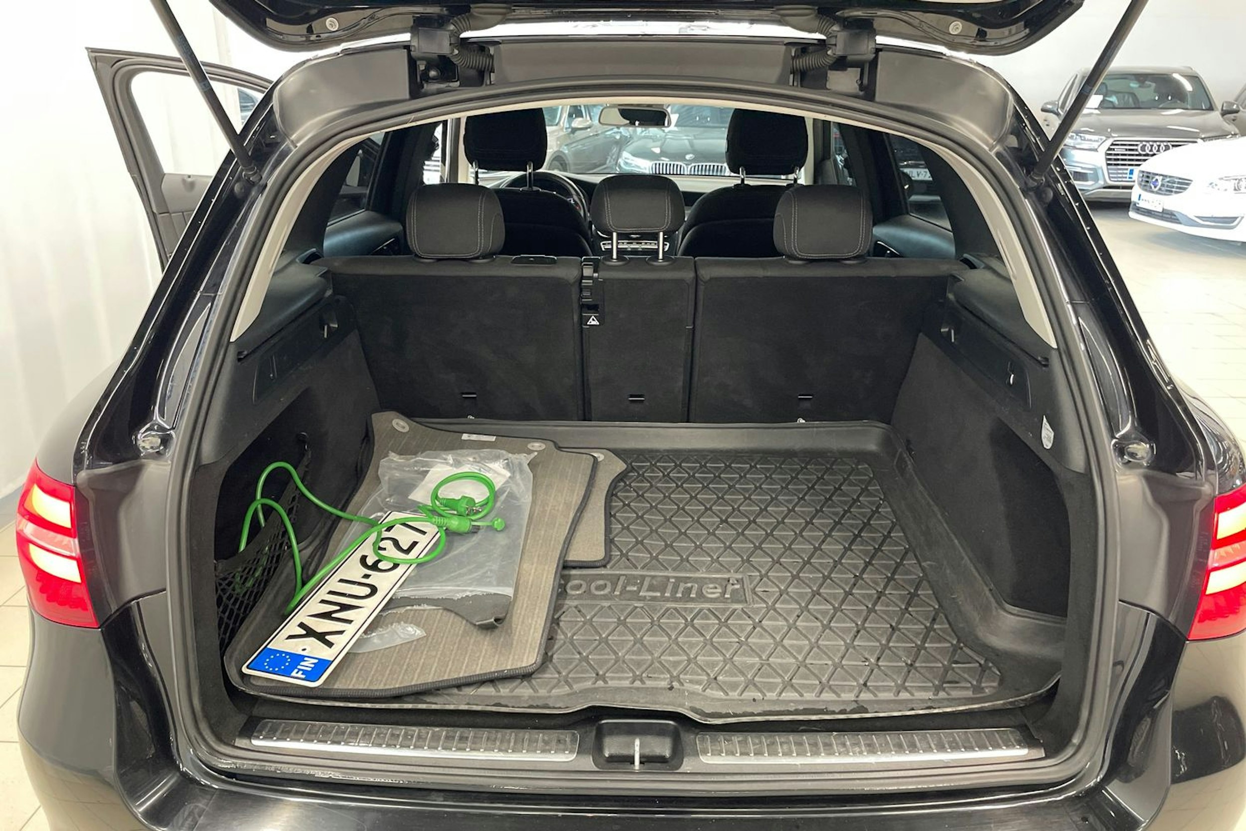 Musta Mercedes-Benz GLC 2016 kuva 20.