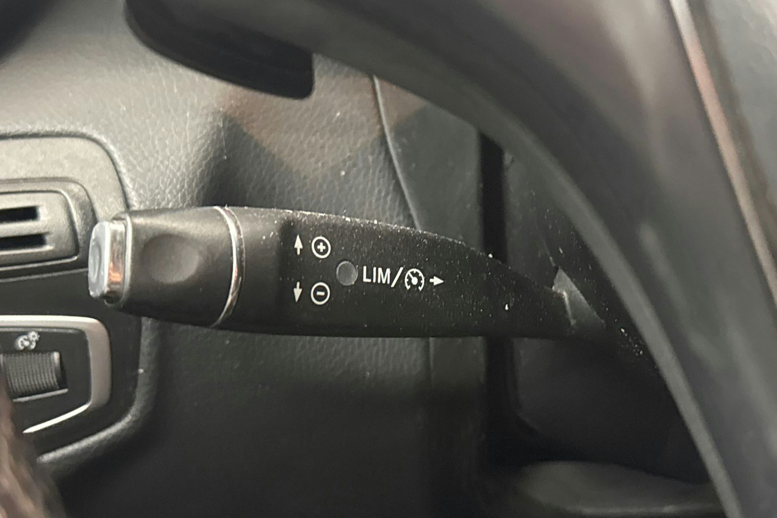 Punainen Mercedes-Benz GLC 2016 kuva 13.