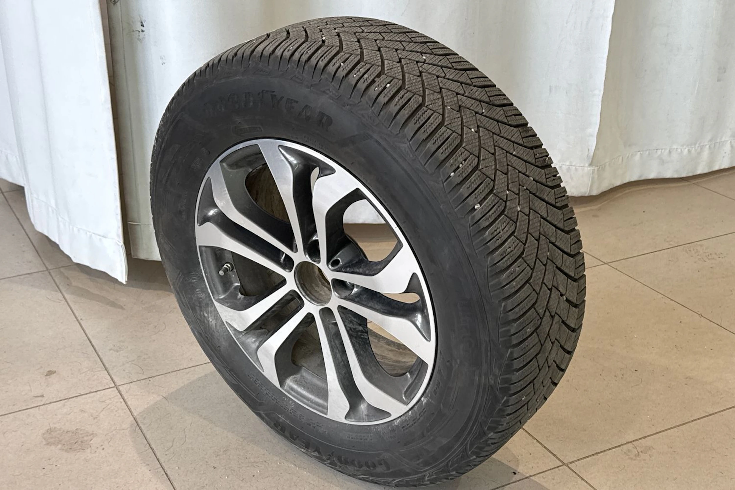 harmaa Mercedes-Benz GLC 2016 kuva 15.