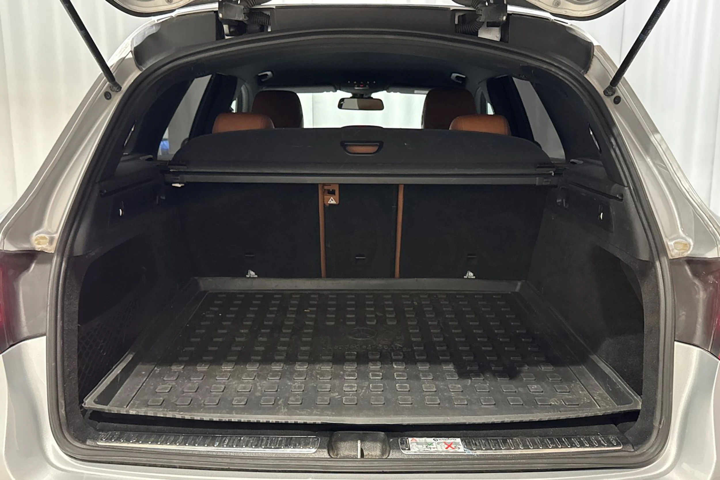 harmaa Mercedes-Benz GLC 2016 kuva 17.