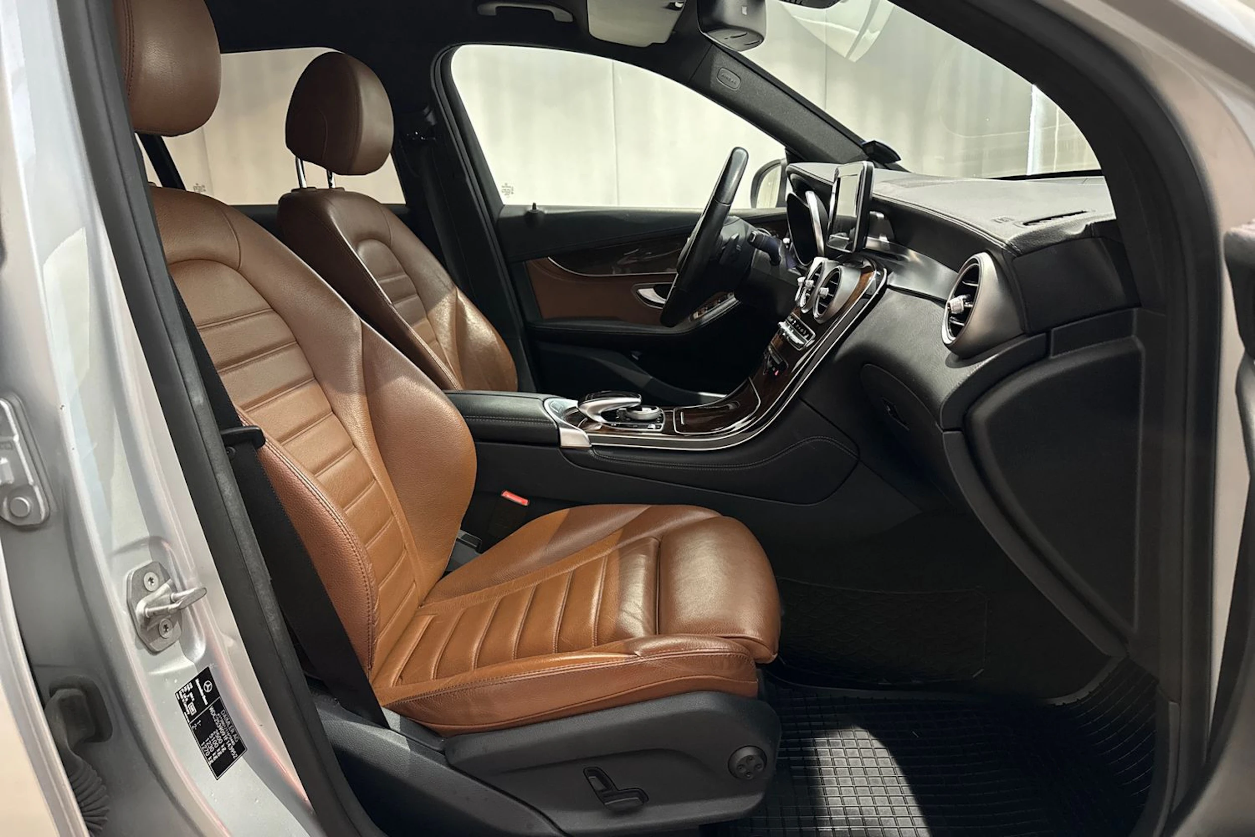 harmaa Mercedes-Benz GLC 2016 kuva 19.