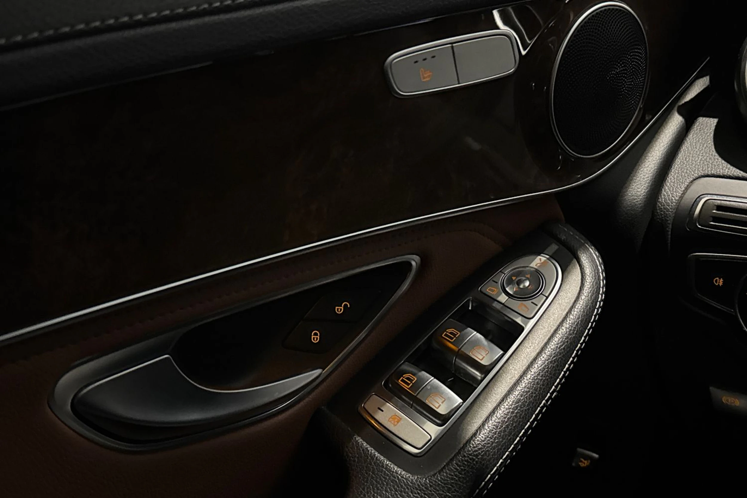 harmaa Mercedes-Benz GLC 2016 kuva 22.