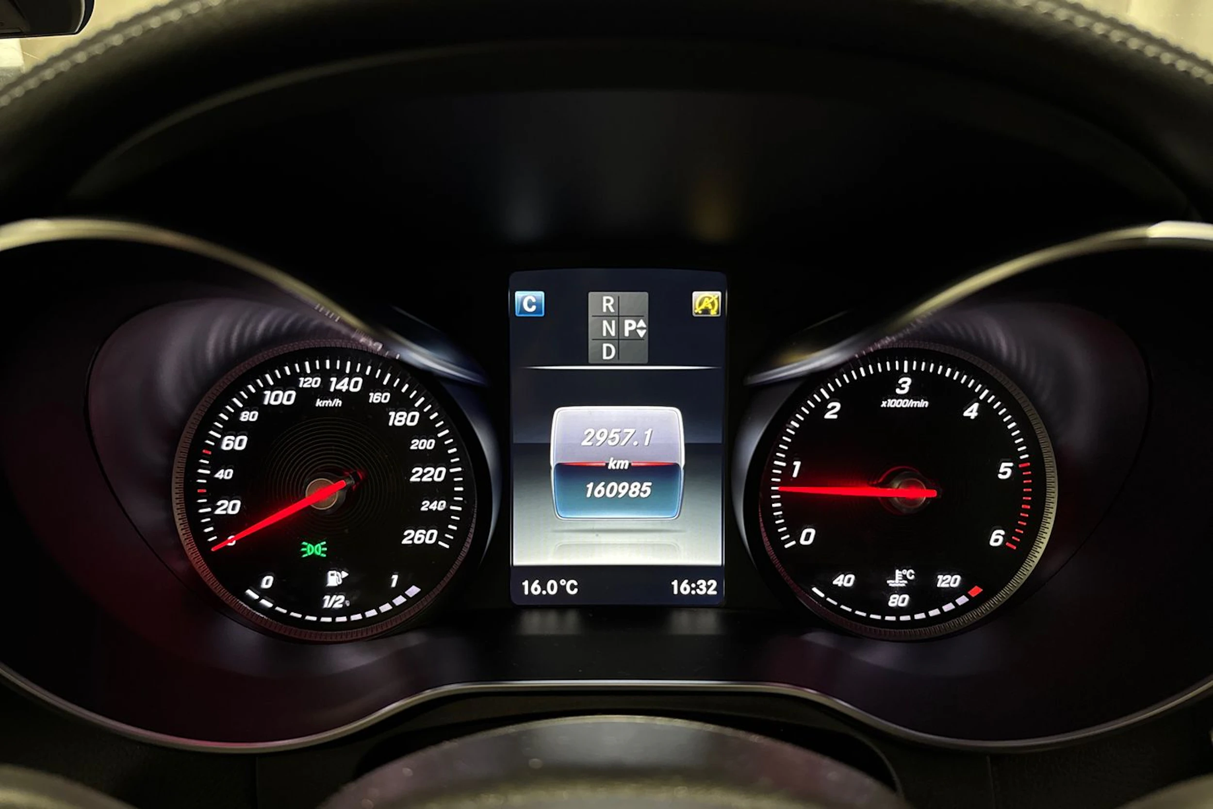 harmaa Mercedes-Benz GLC 2016 kuva 23.